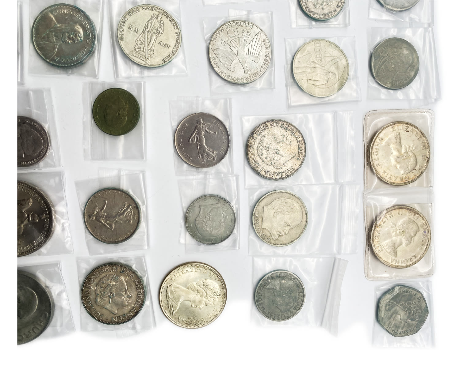 World- a very large collection of about 71 coins, most of them made of silver, definitely an opportunity, it is ... - 1 9