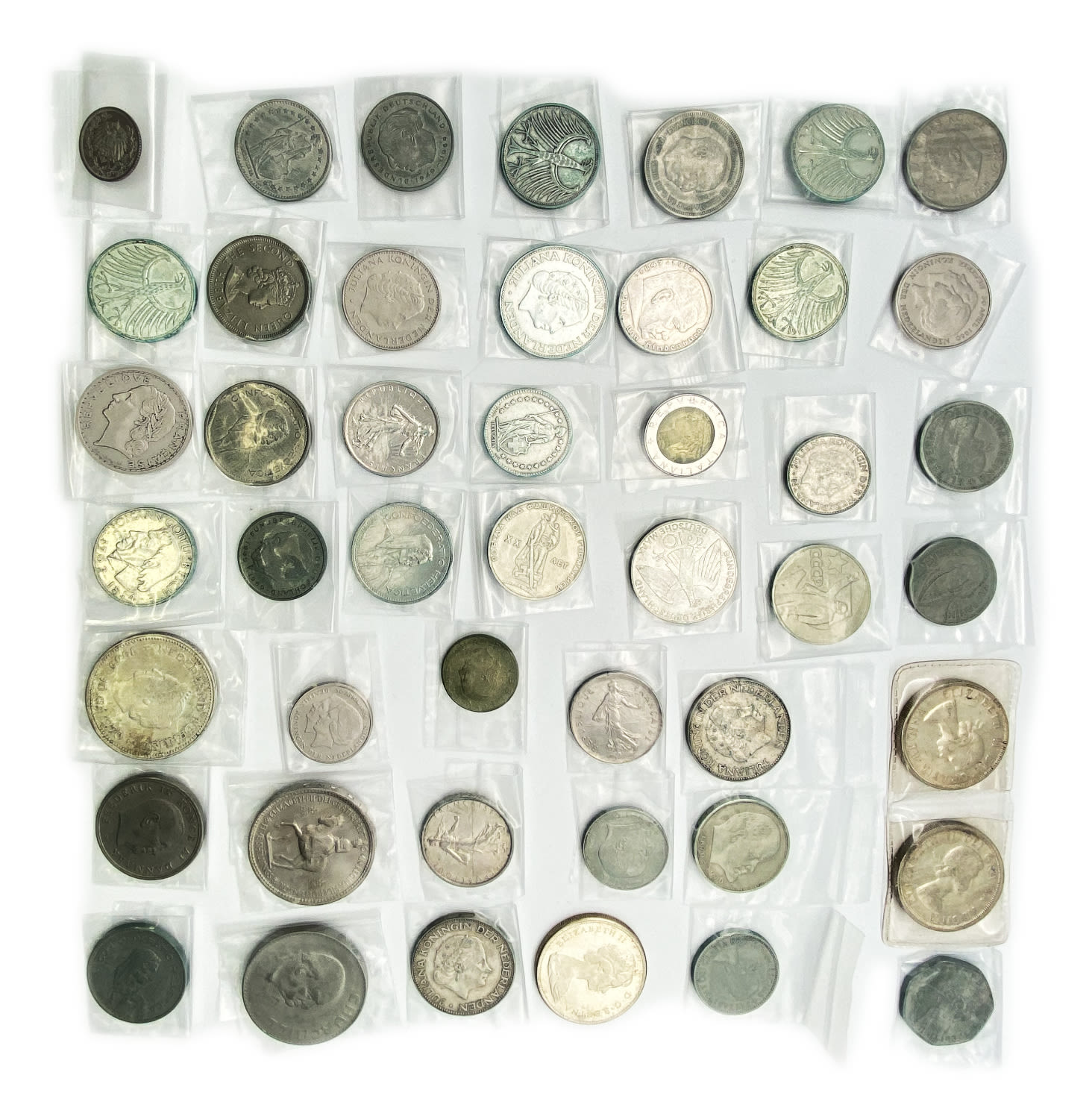 World- a very large collection of about 71 coins, most of them made of silver, definitely an opportunity, it is ... - 1 7