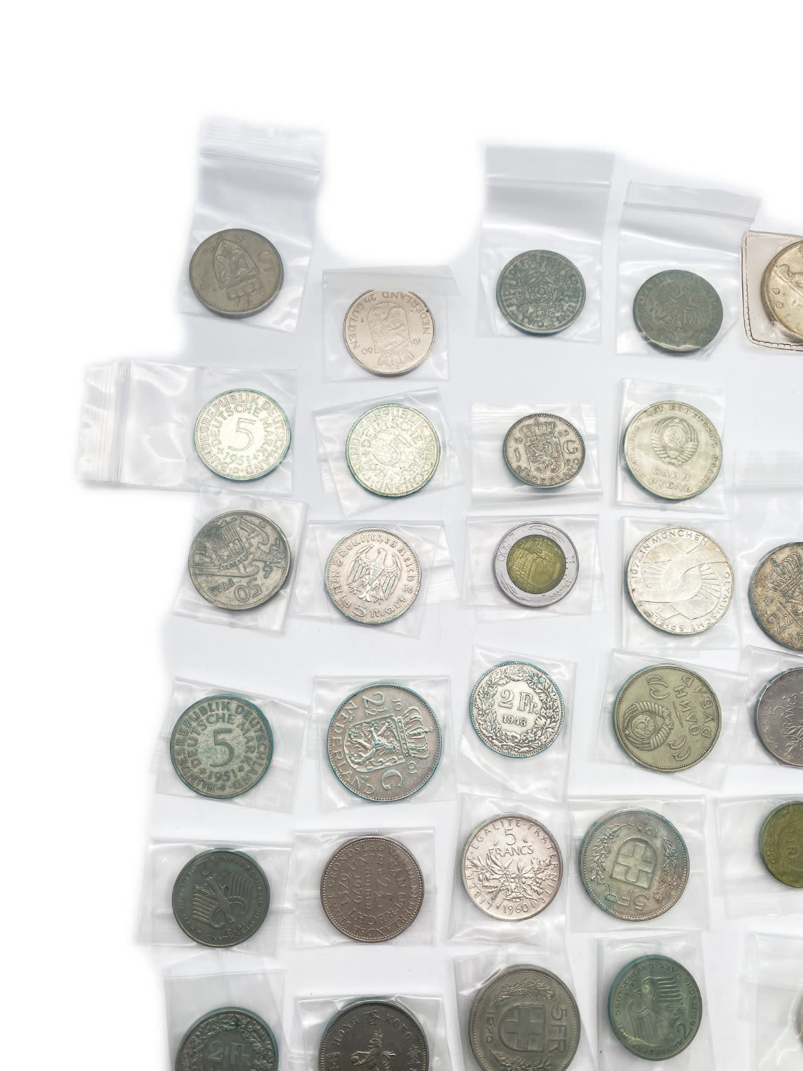 World- a very large collection of about 71 coins, most of them made of silver, definitely an opportunity, it is ... - 1 1