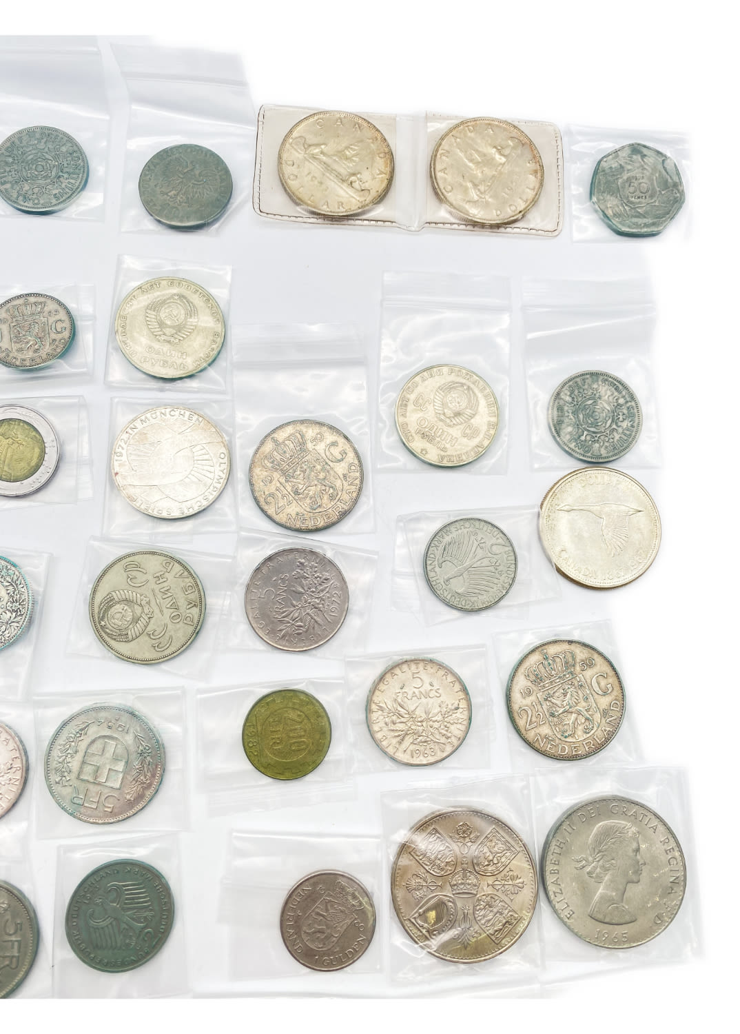 World- a very large collection of about 71 coins, most of them made of silver, definitely an opportunity, it is ... - 1 2