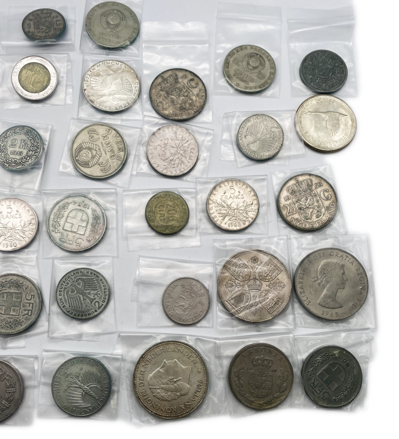 World- a very large collection of about 71 coins, most of them made of silver, definitely an opportunity, it is ... - 1 3