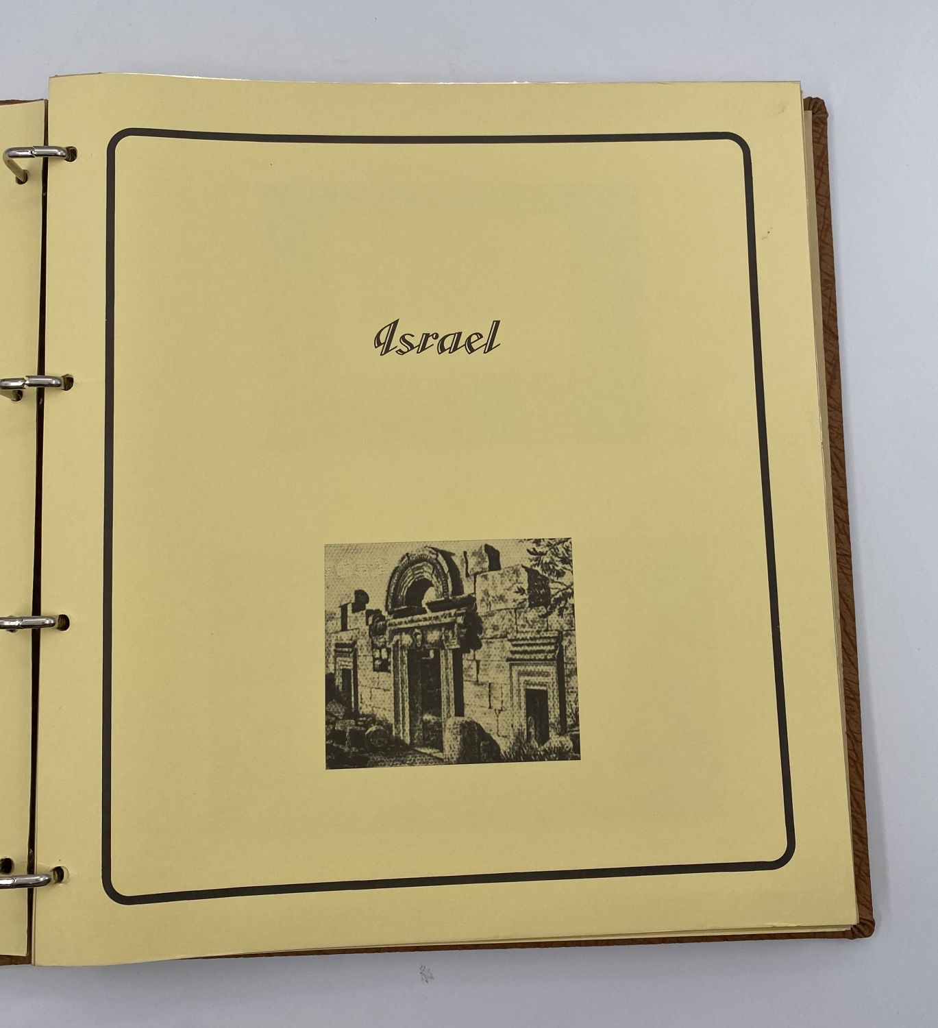 Album - for collecting Israeli banknotes "AUFFINGER ALBUM" - The album contains a picture of the banknote and ... - 1 5