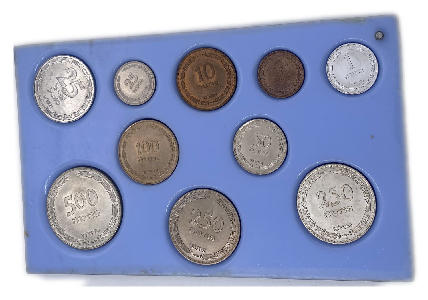 Israel - Pruta coin set 1949 - First type
The plastic, apparently in the photos, is broken and is ...
