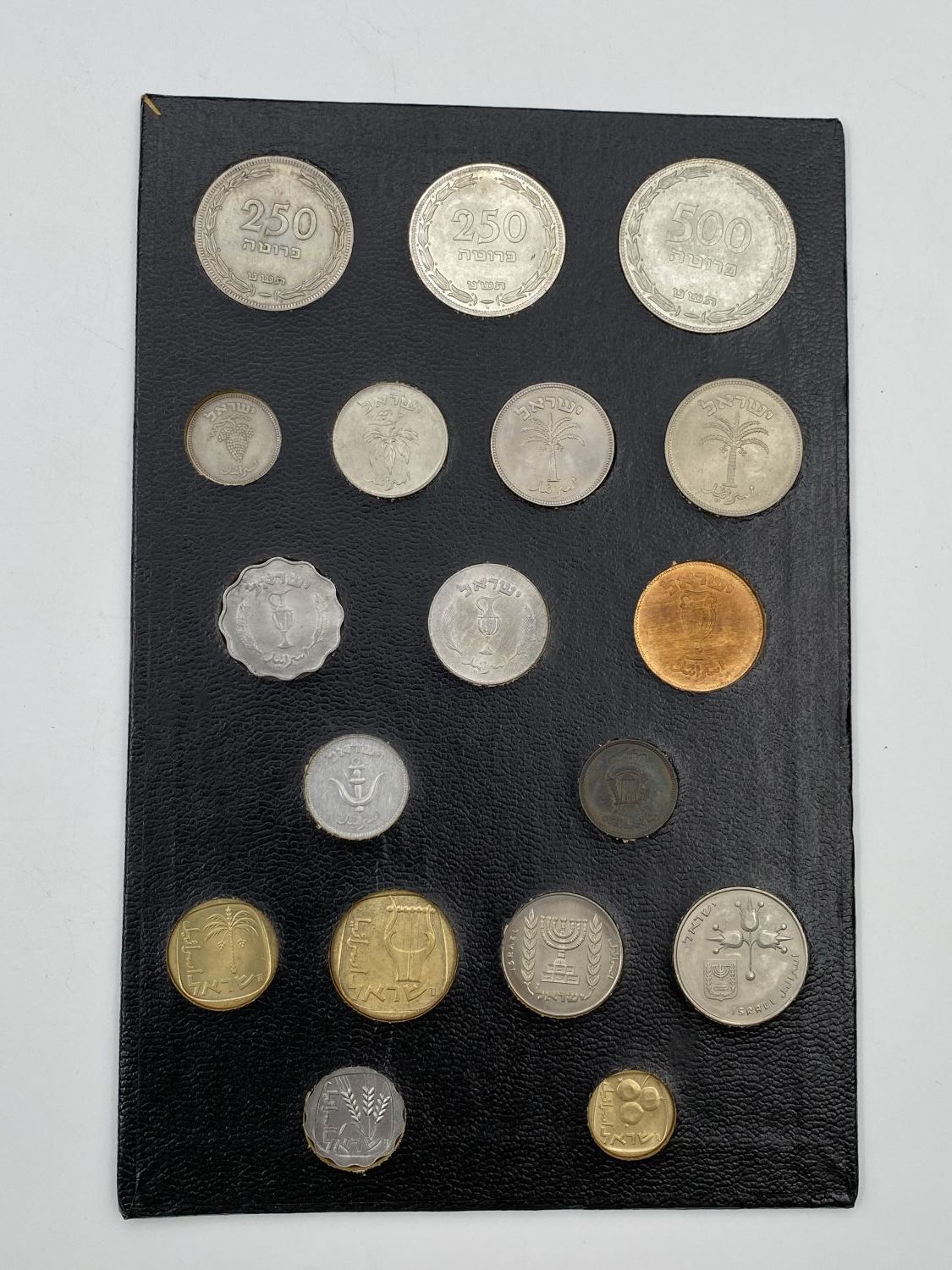 Israel - Pruta and Agora set 1962 - The first coin series of the state of Israel
A beautiful ... - 1 2