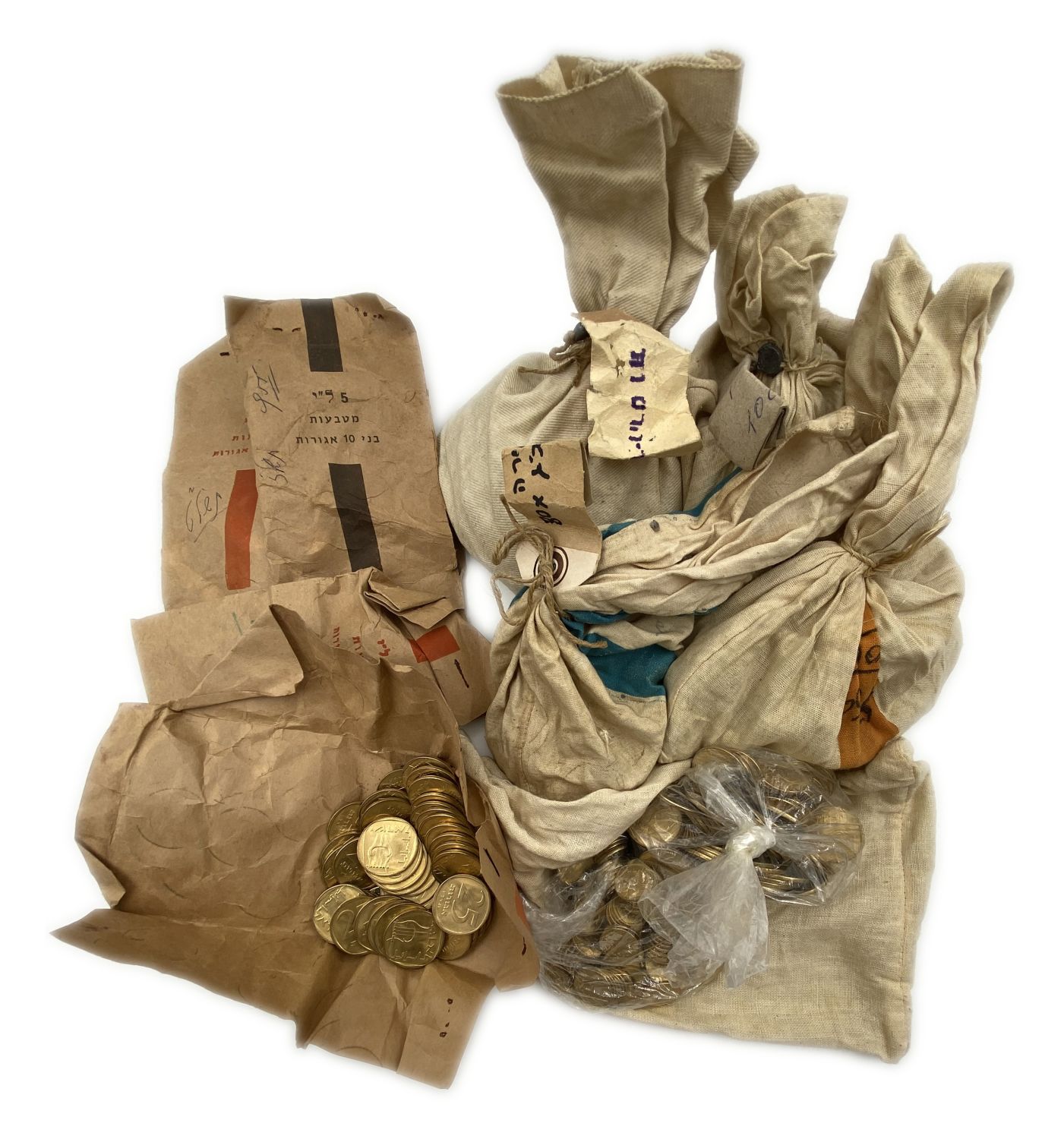 Israel - 8 kg of Israeli coins in the original bags, some of which were never opened and therefore we do not know ...