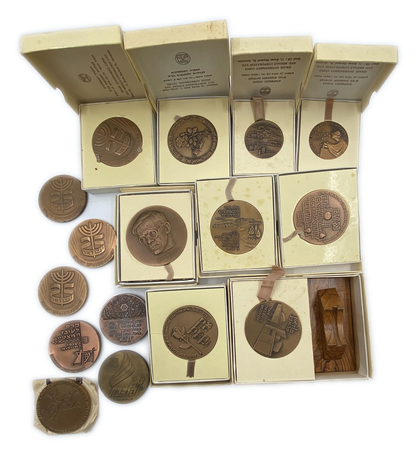 "Israel - Lot of 16 medals.
Coins of the Government Company for Coins and Medals. ...