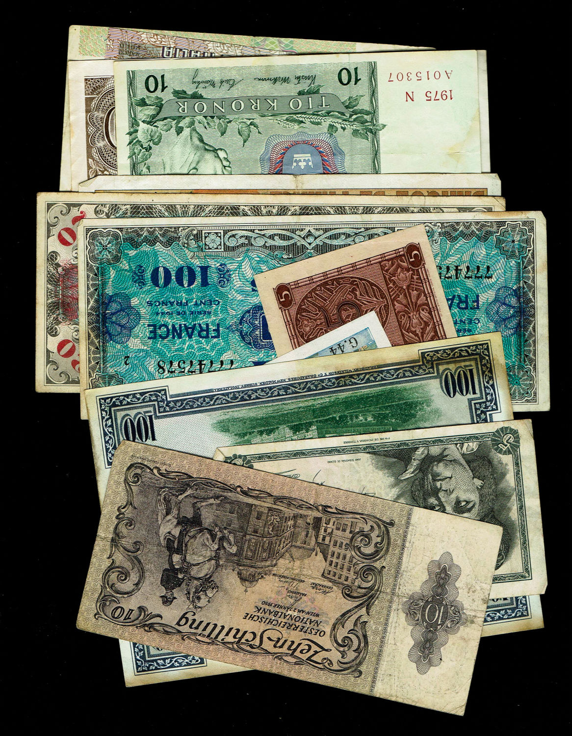 Europe - Lot of about 31 banknotes from several countries throughout Europe - 20'-60 '- VF + ... - 1 0