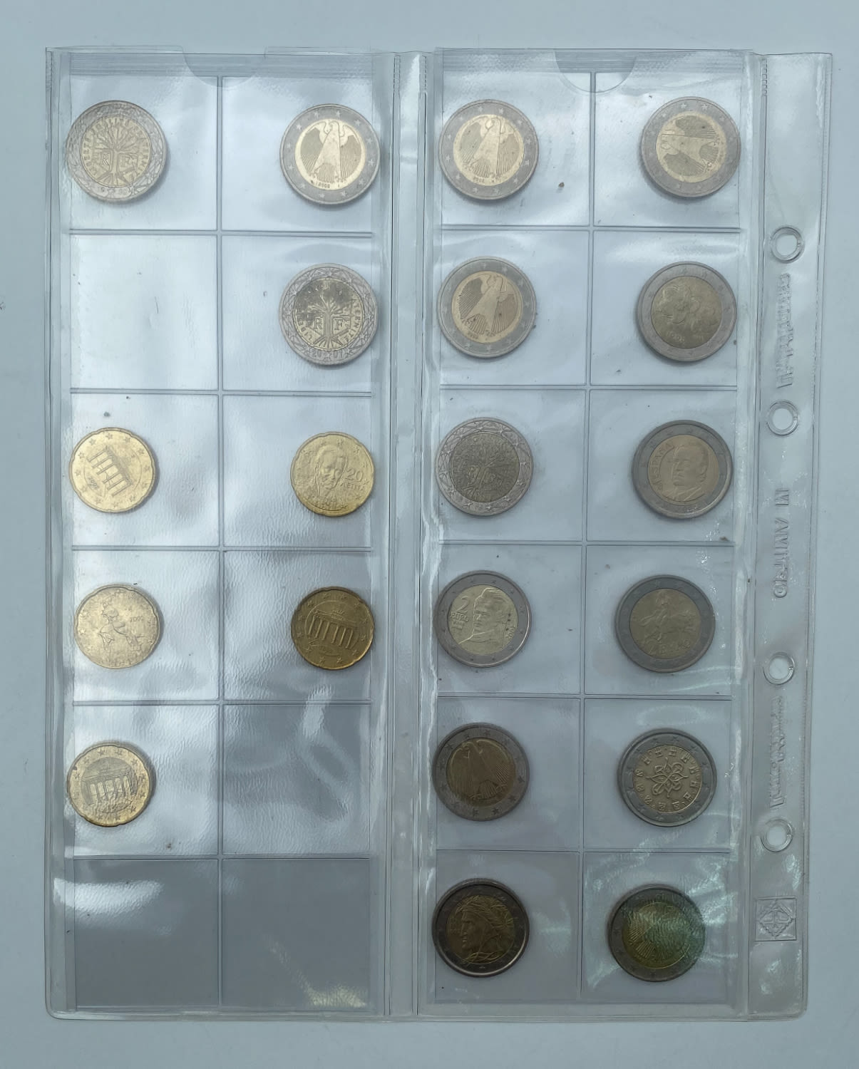 Europe - A coin album which is full of euro coins, arranged in pages - 1 4