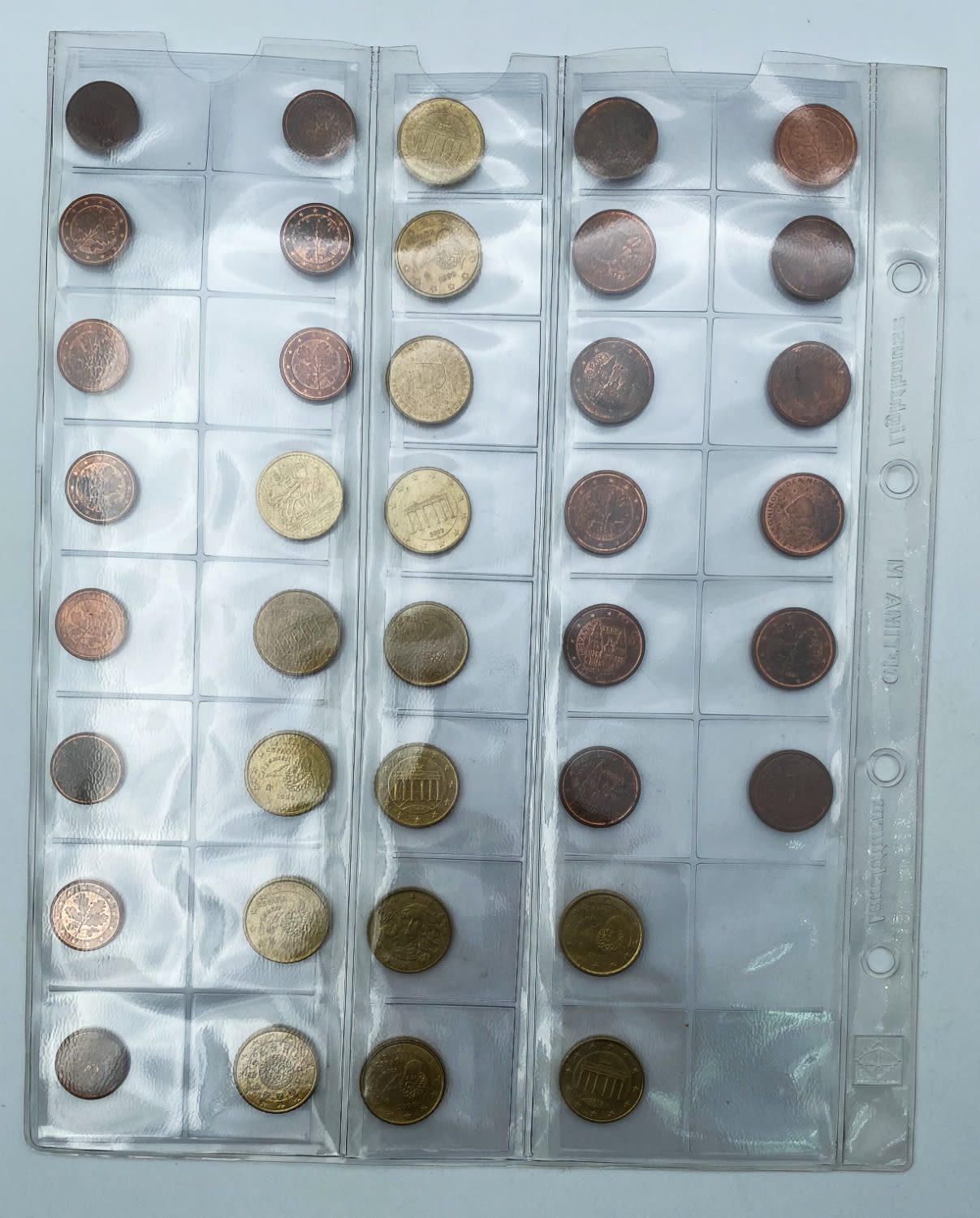 Europe - A coin album which is full of euro coins, arranged in pages - 1 11