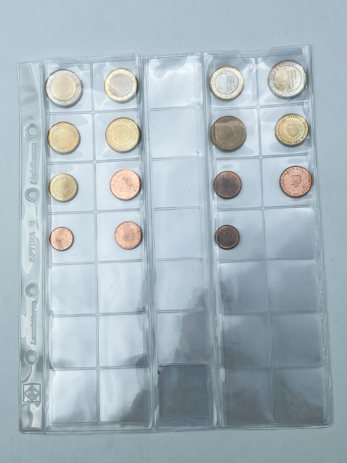 Europe - A coin album which is full of euro coins, arranged in pages - 1 6