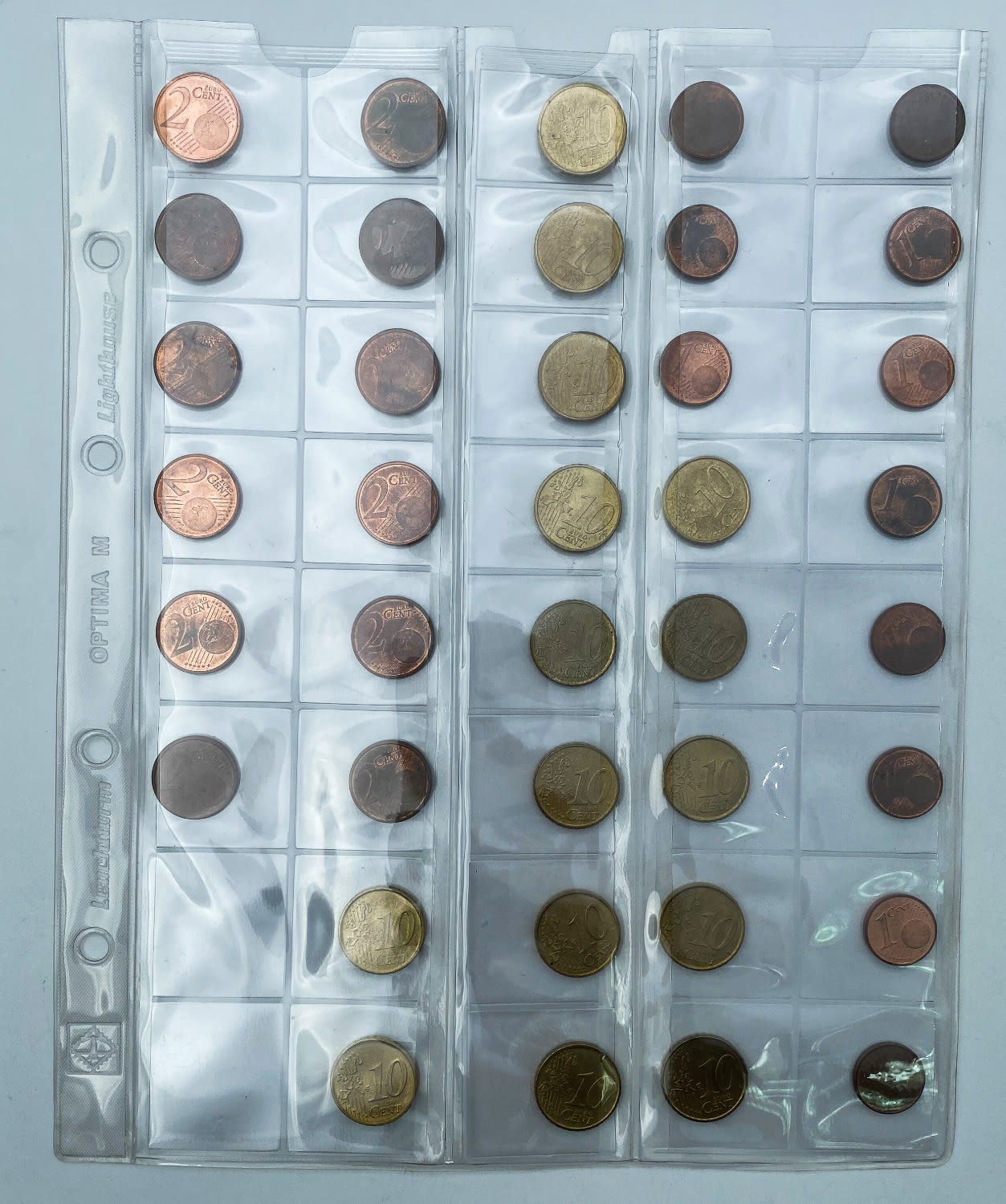 Europe - A coin album which is full of euro coins, arranged in pages - 1 10