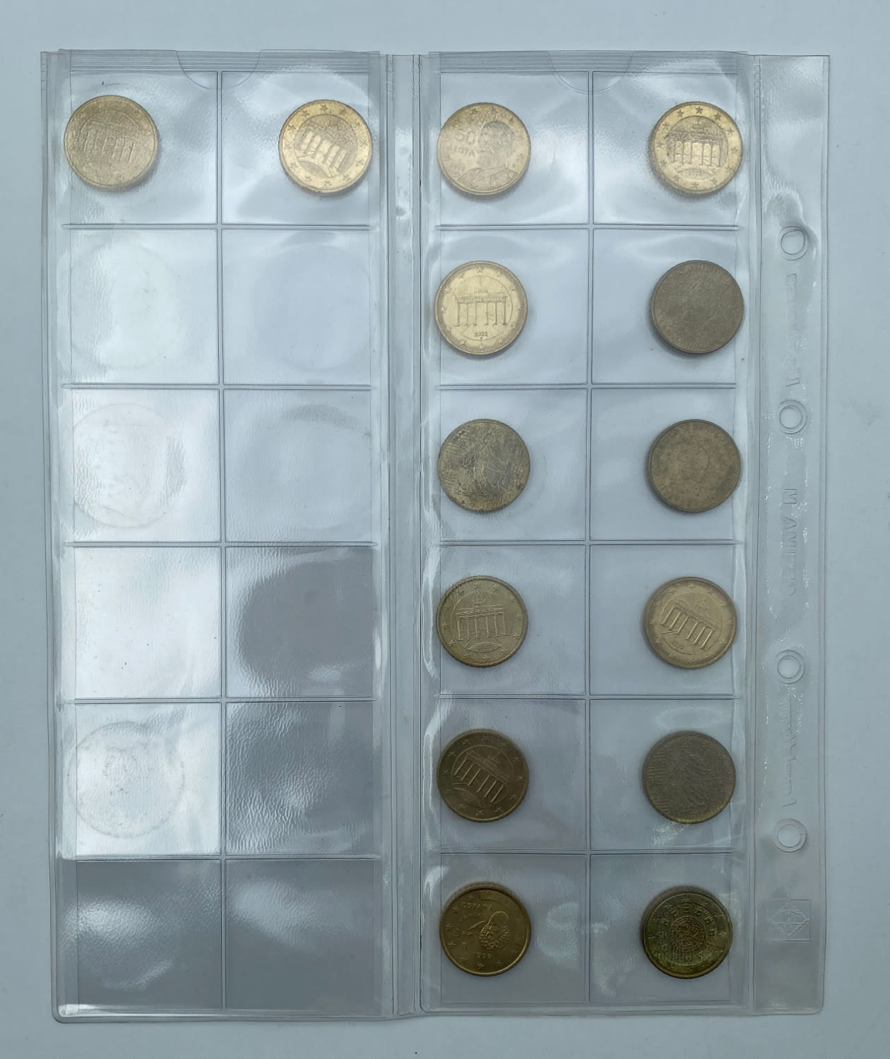 Europe - A coin album which is full of euro coins, arranged in pages - 1 13