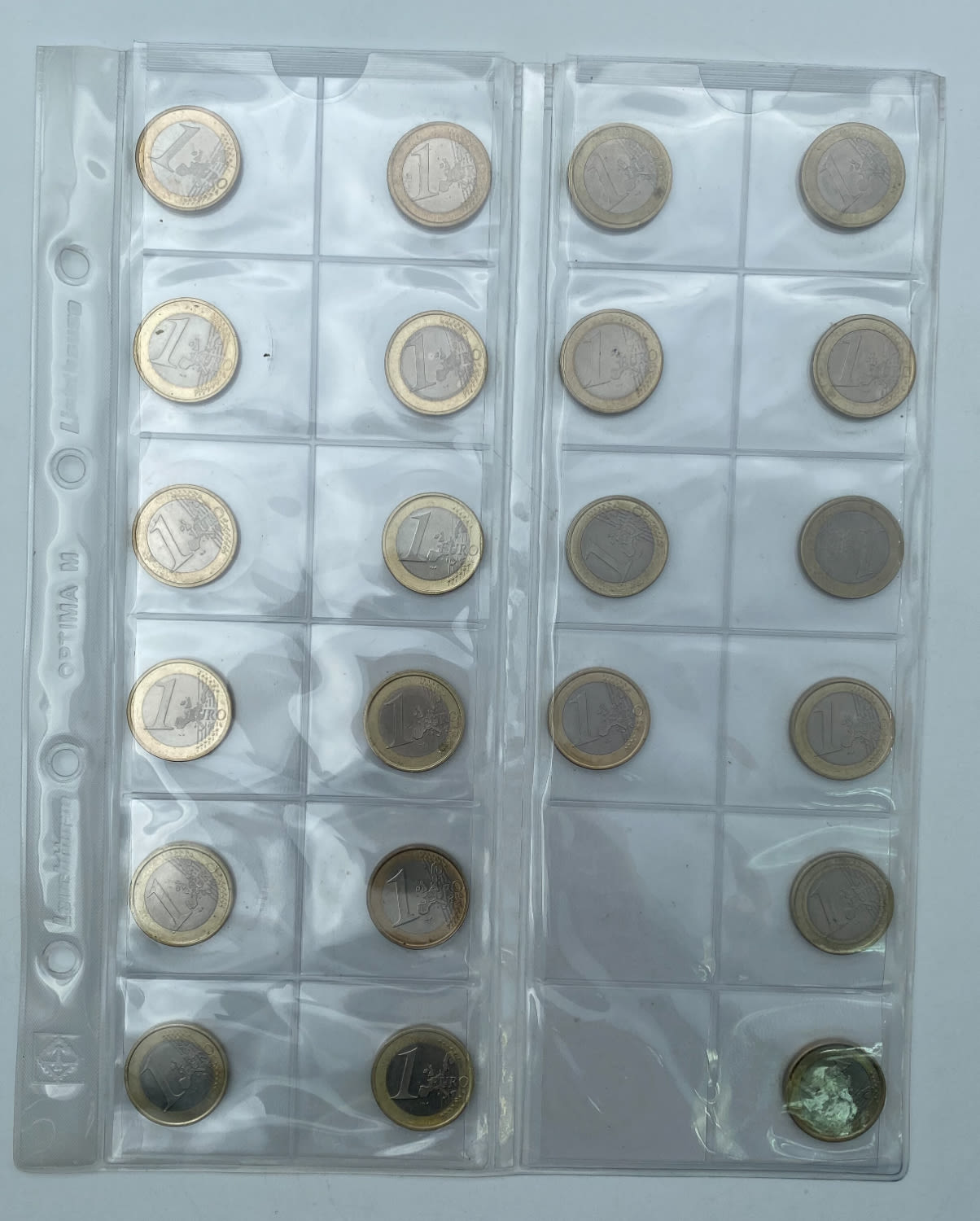 Europe - A coin album which is full of euro coins, arranged in pages - 1 1