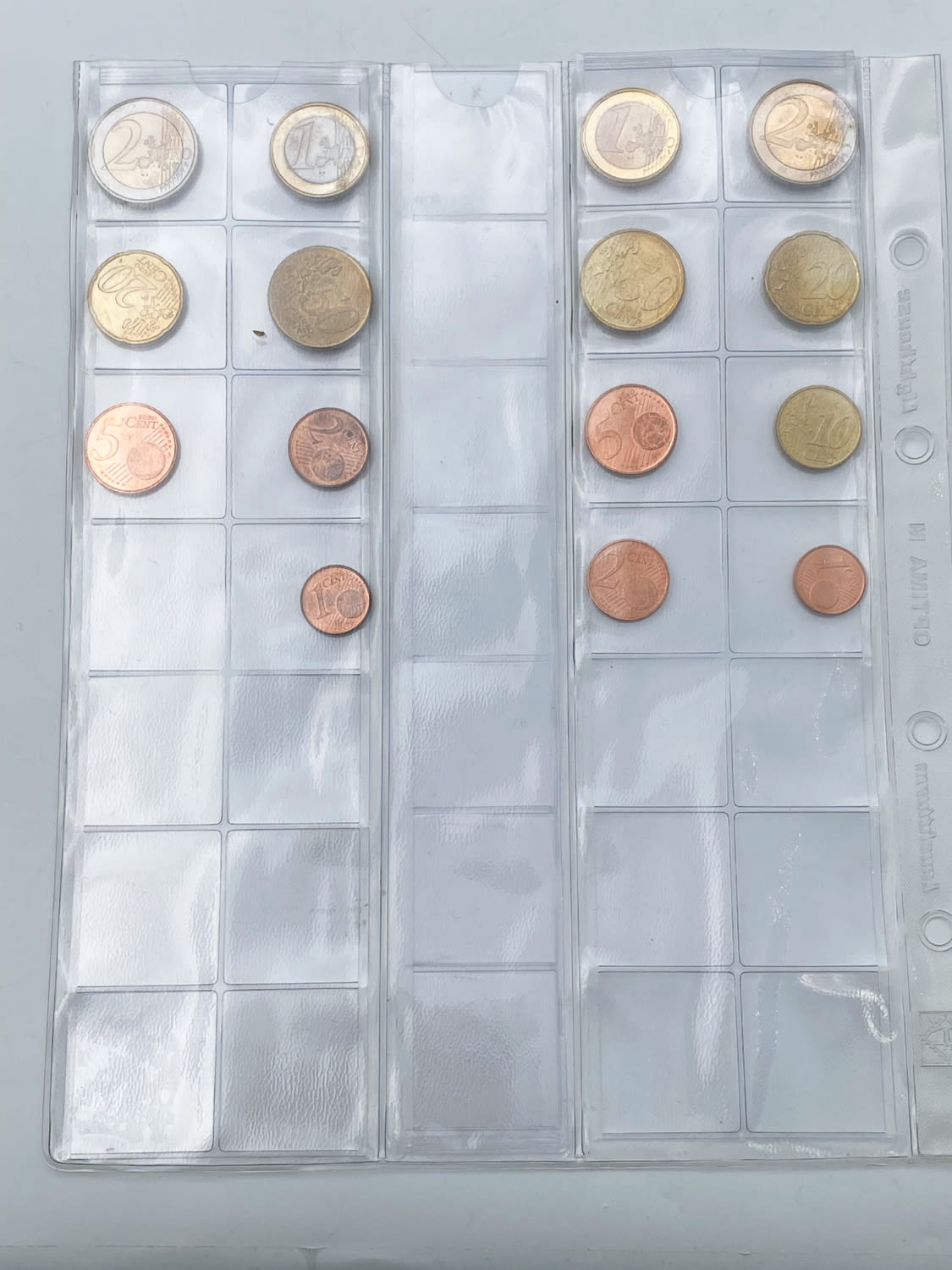 Europe - A coin album which is full of euro coins, arranged in pages - 1 7