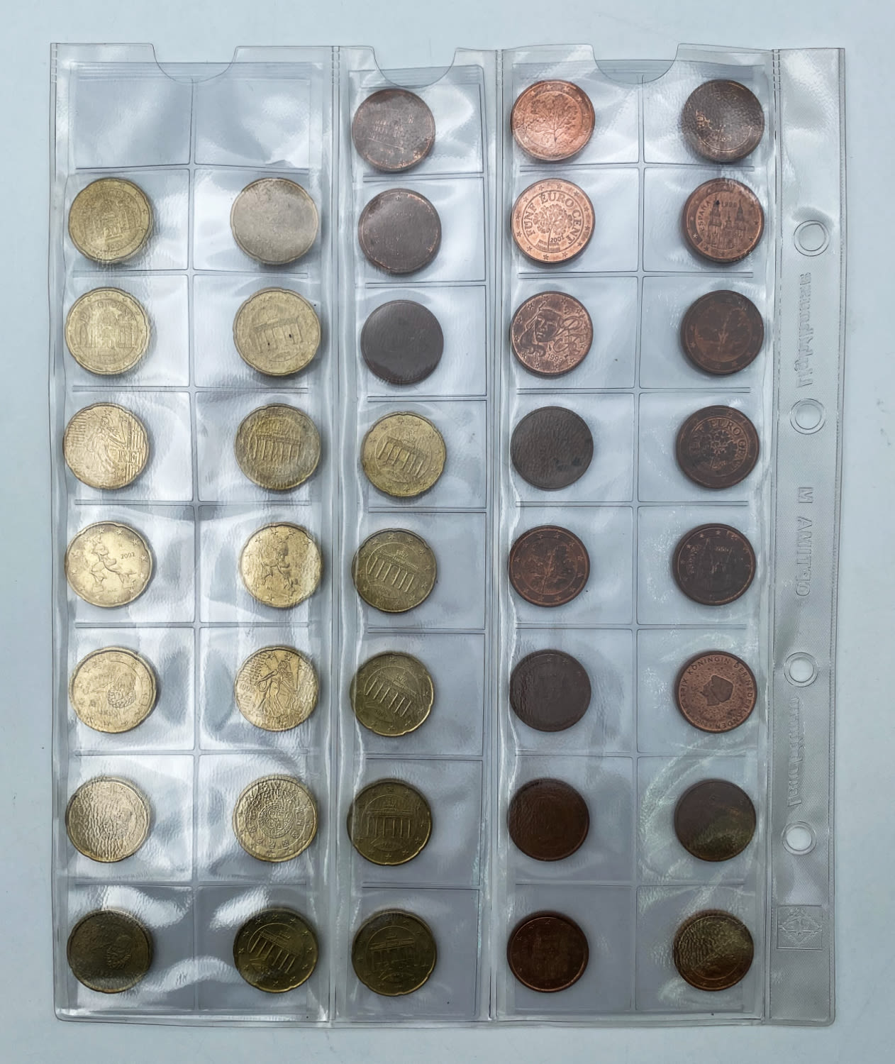 Europe - A coin album which is full of euro coins, arranged in pages - 1 9