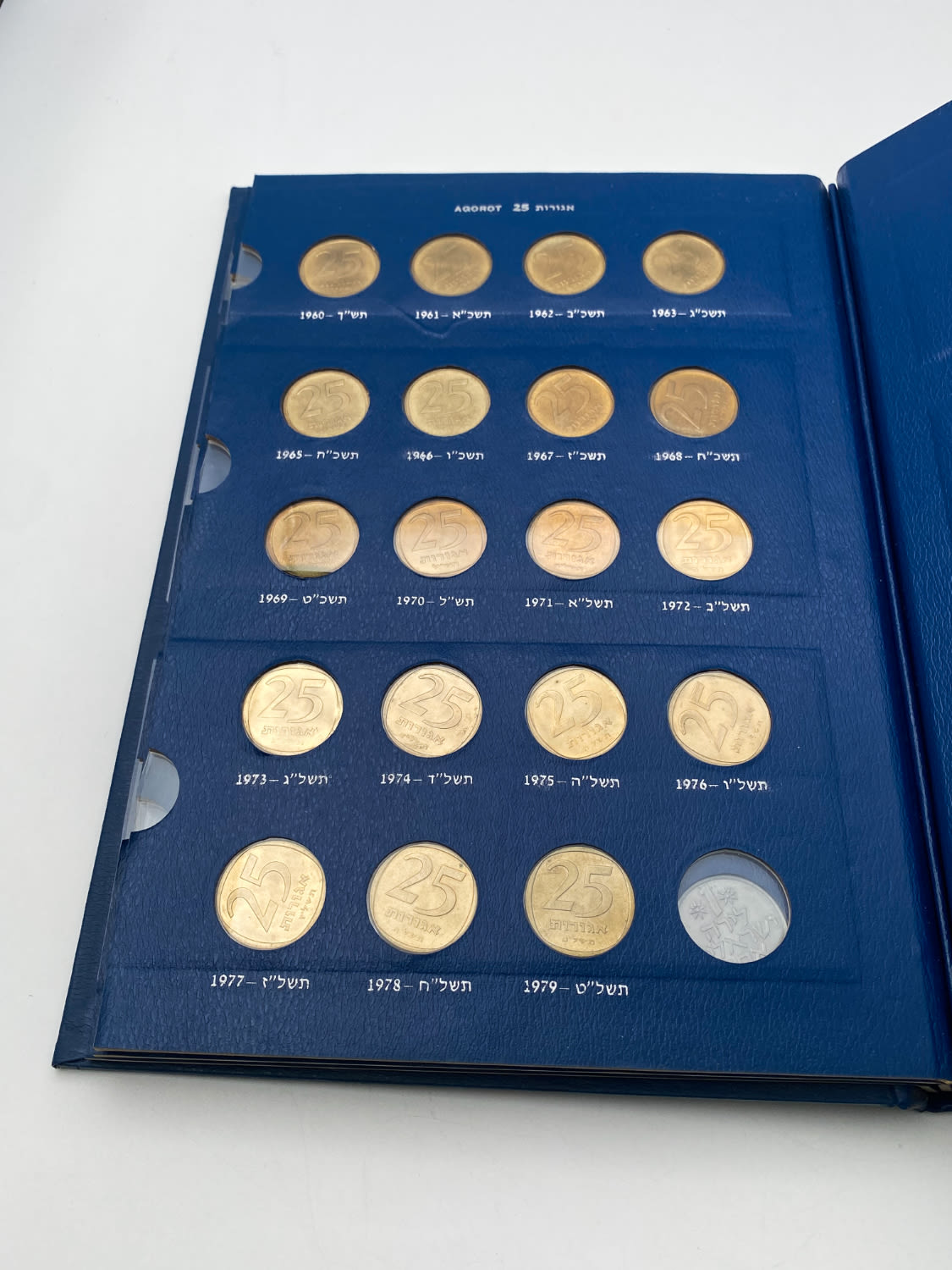 Israel - an album with about 130 Israeli coins of different years and values and in excellent condition - ... - 1 14