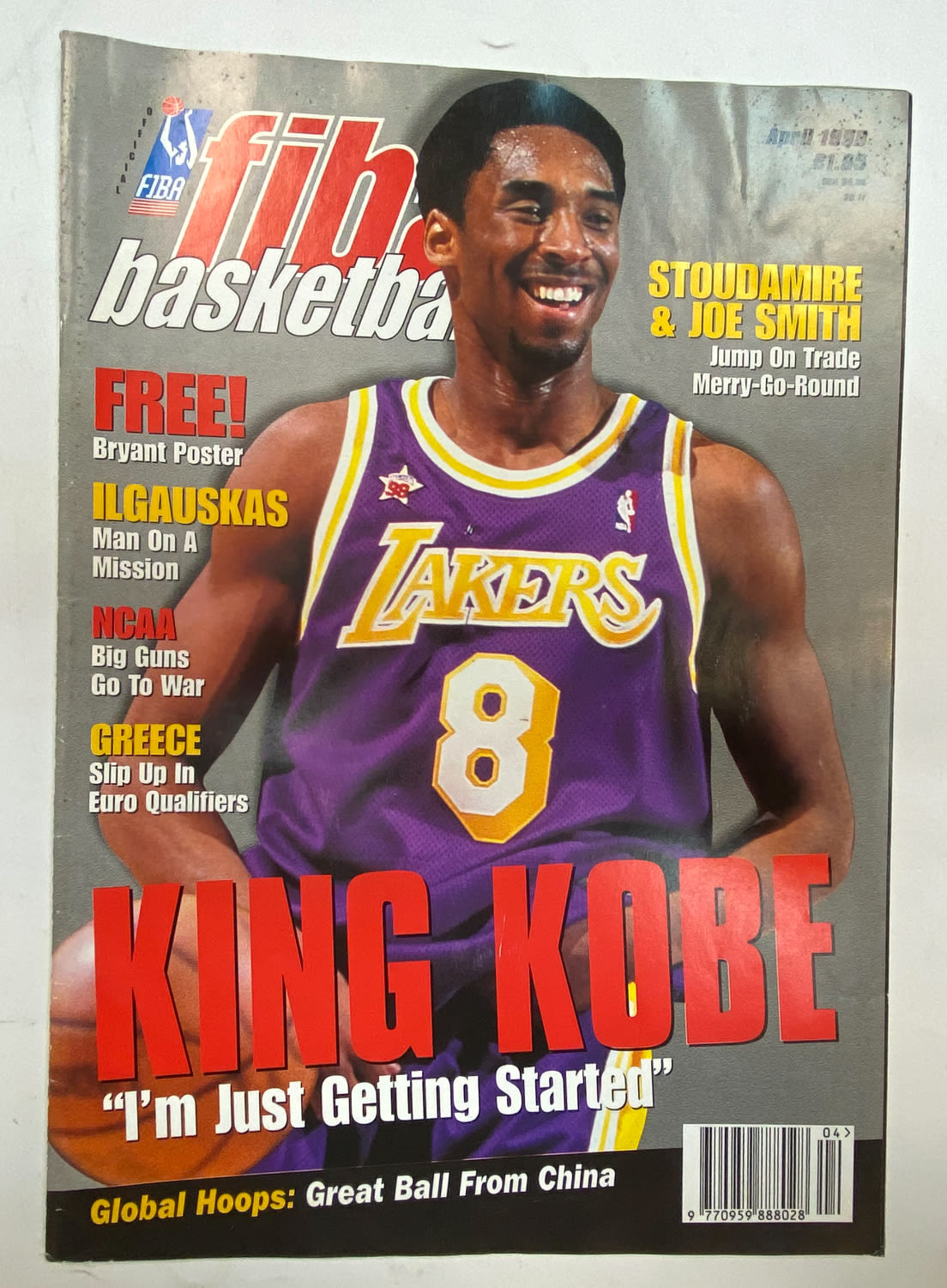מגזין - מגזין של חברת Fiba Basketball בנושא כדורסל, ליגת ה- NBA - תאריך 04/98 - על השער של המגזין, תמונתו של שחקן ... - 1 0