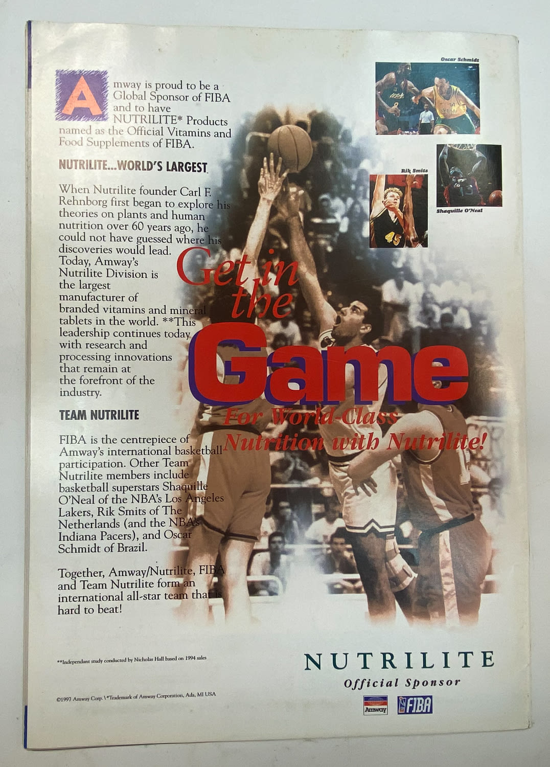 מגזין - מגזין של חברת Fiba Basketball בנושא כדורסל, ליגת ה- NBA - תאריך 04/98 - על השער של המגזין, תמונתו של שחקן ... - 1 1