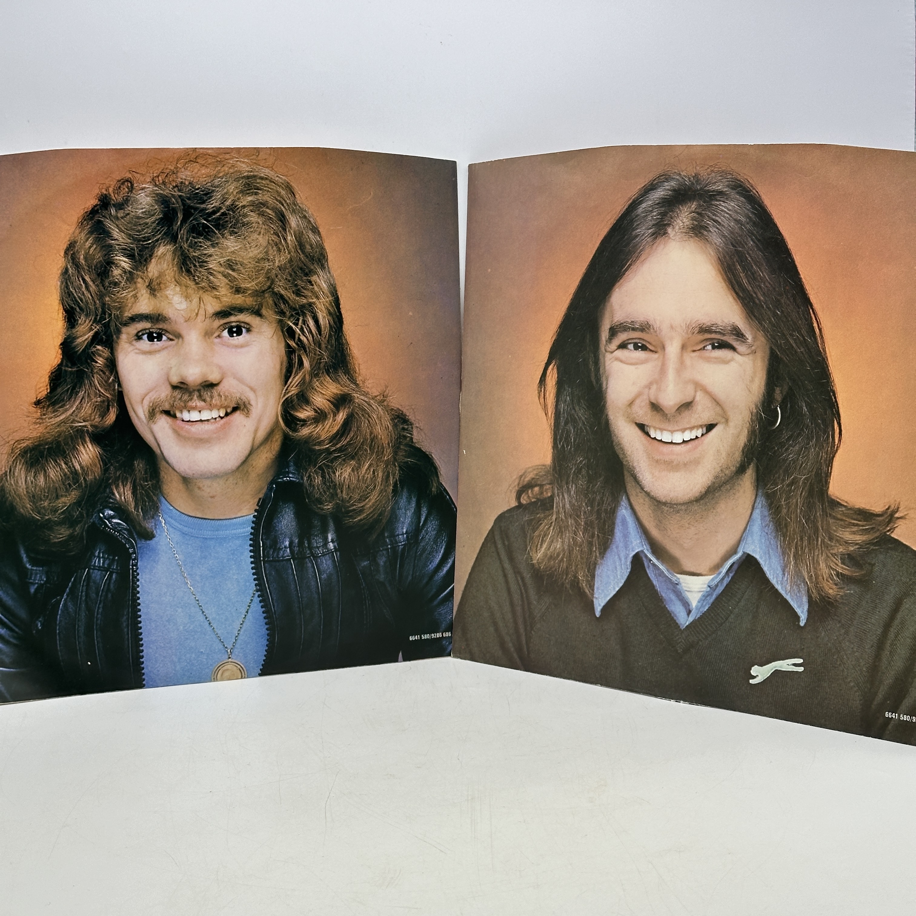 A double 12 inch vinyl by Status Quo album, recorded in 1976, cover in good condition, inner sleeves have the band ... - 1 4
