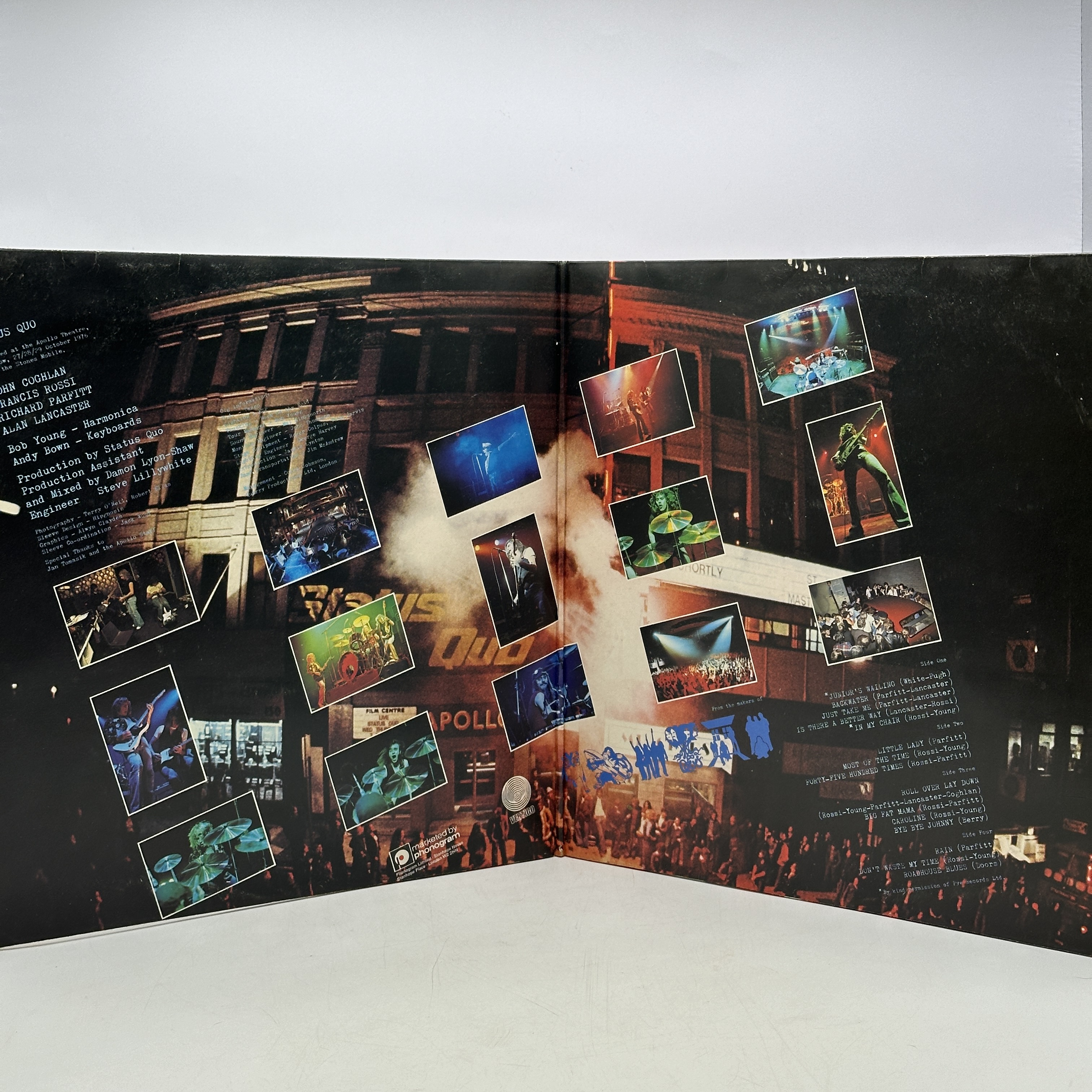 A double 12 inch vinyl by Status Quo album, recorded in 1976, cover in good condition, inner sleeves have the band ... - 1 6
