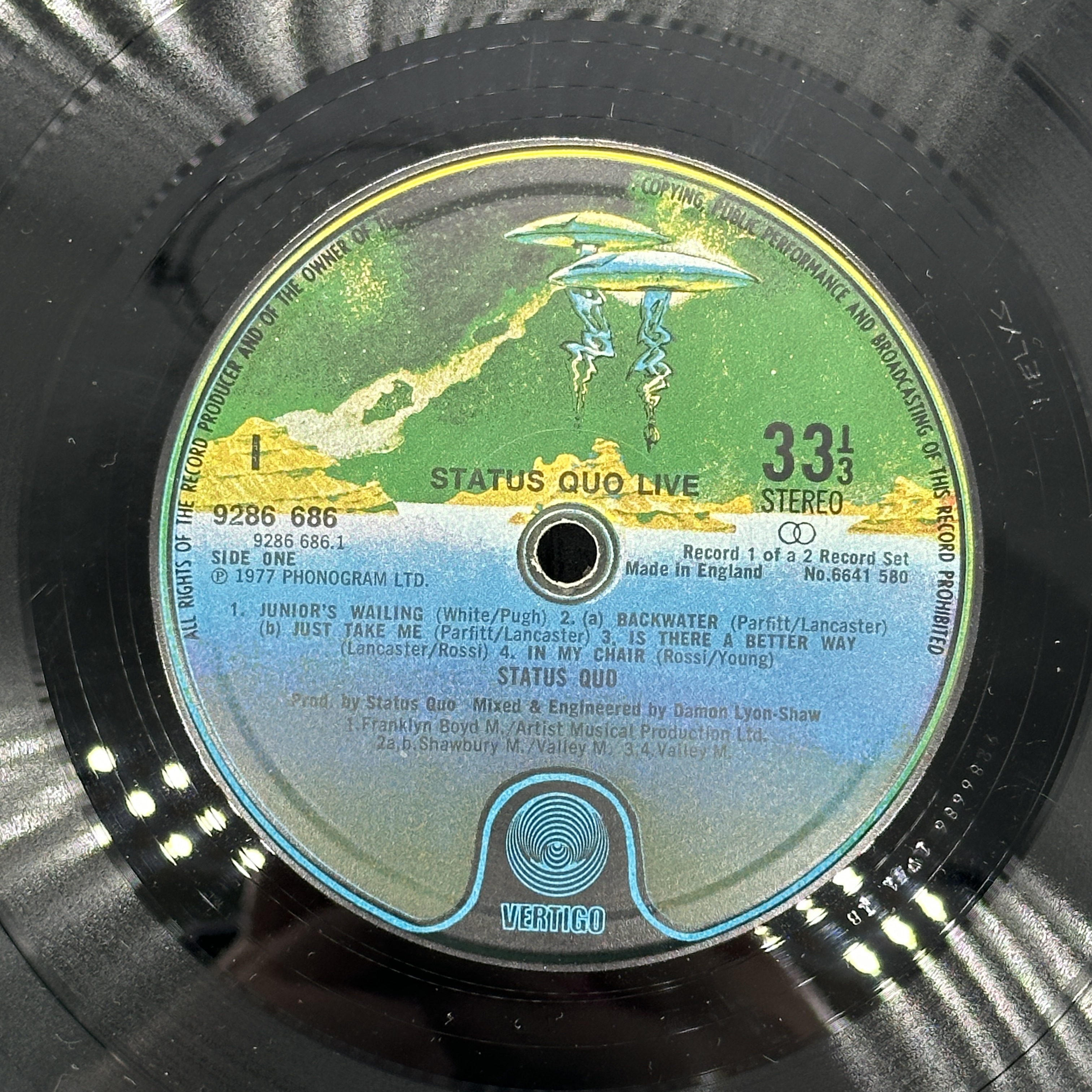 A double 12 inch vinyl by Status Quo album, recorded in 1976, cover in good condition, inner sleeves have the band ... - 1 5
