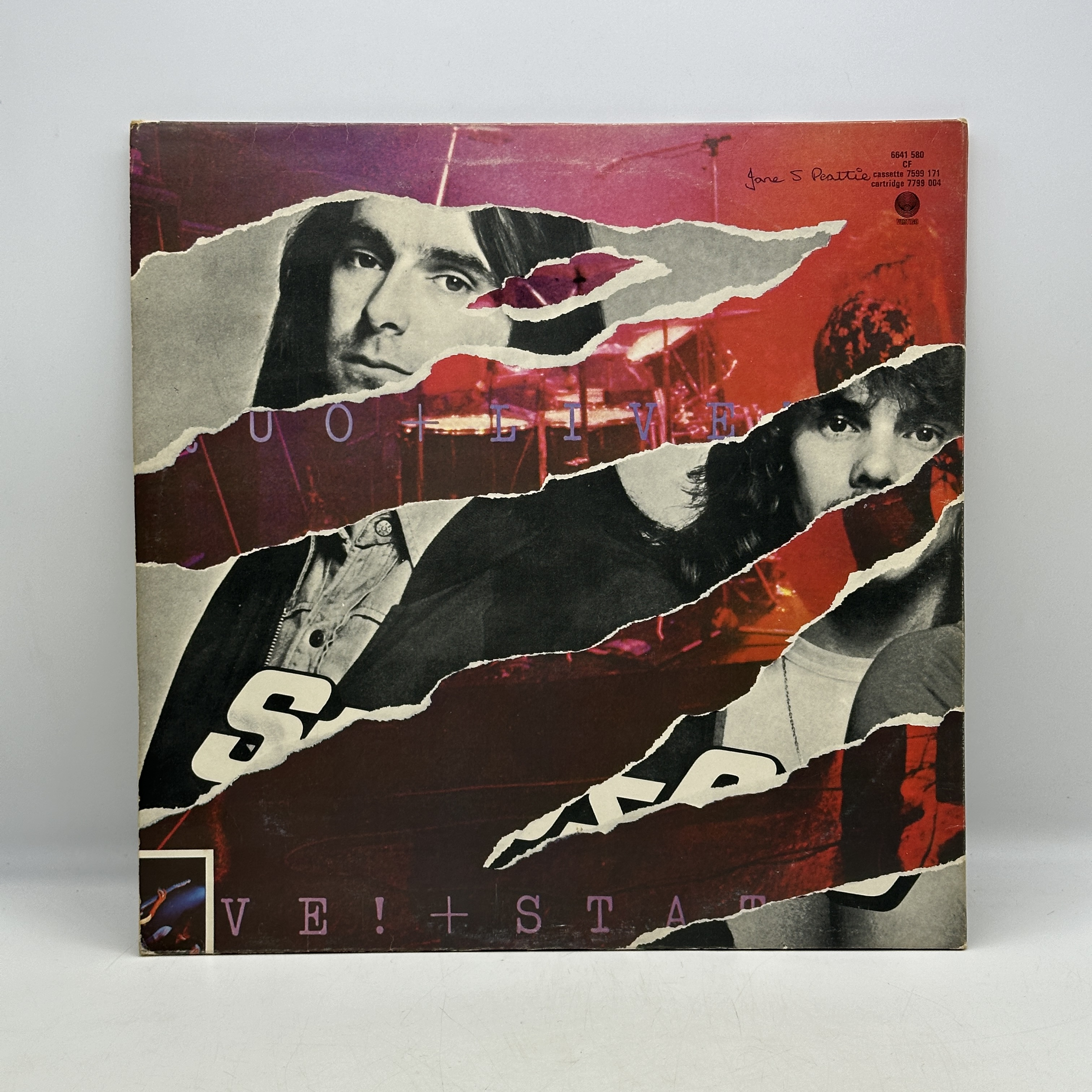 A double 12 inch vinyl by Status Quo album, recorded in 1976, cover in good condition, inner sleeves have the band ... - 1 2