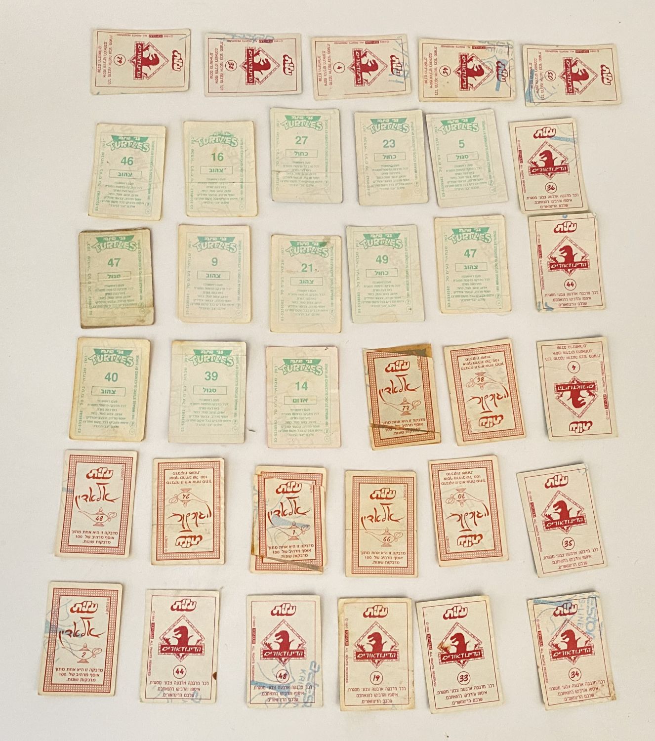 מדבקות - מקבץ 35 מדבקות אשר היו מצורפות למסטיקים של חברת "עלית" - דמויות מסדרת "צבי הנינג'ה", "הדינוזאורים" ... - 1 1