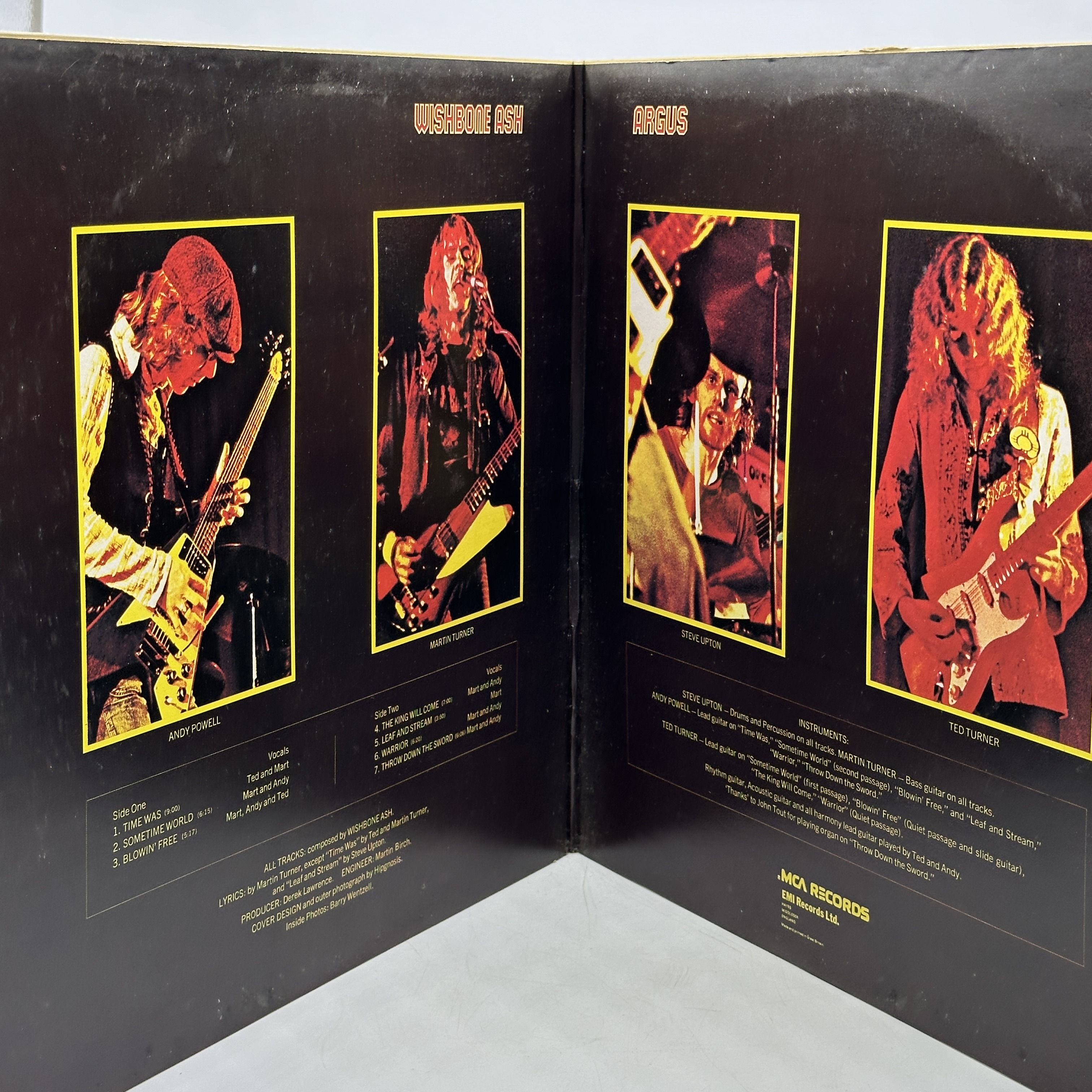 A 12 inch vinyl album by Argus - Wishbone Ash, cover is in good order, vinyl is in good condition no scratches - 1 2