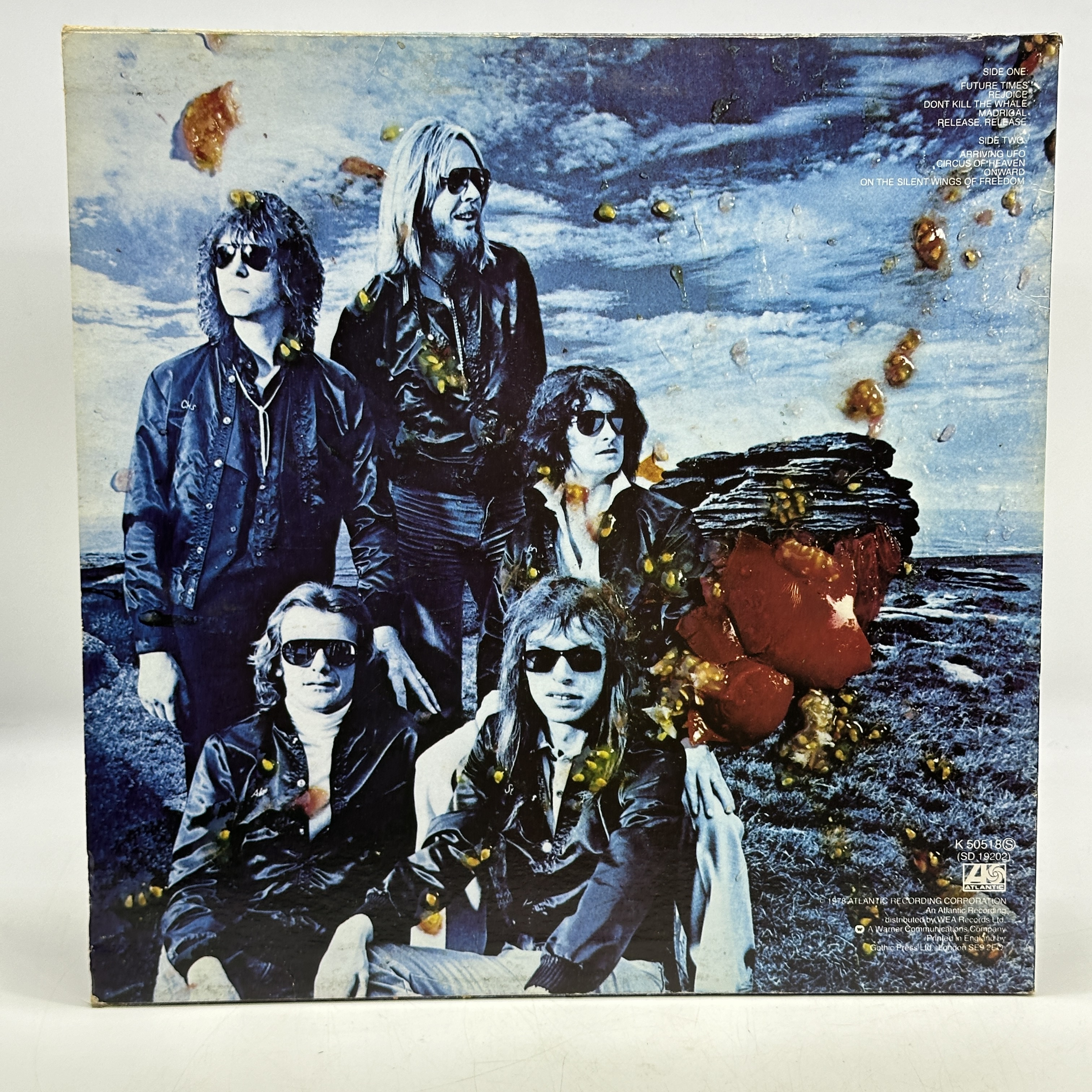 A 12 inch vinyl album by Yes - Tormato,in good condition, no scratches, cover has some corner marks - 1 1