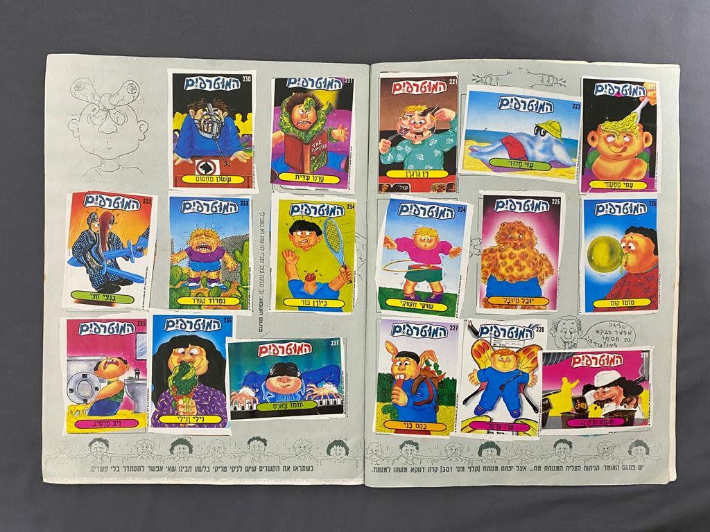 אלבומי מדבקות - אלבום מדבקות המוטרפים 2, מלא ברובו, קרע בחלק התחתון של עמוד השדרה
73 מדבקות ... - 1 2