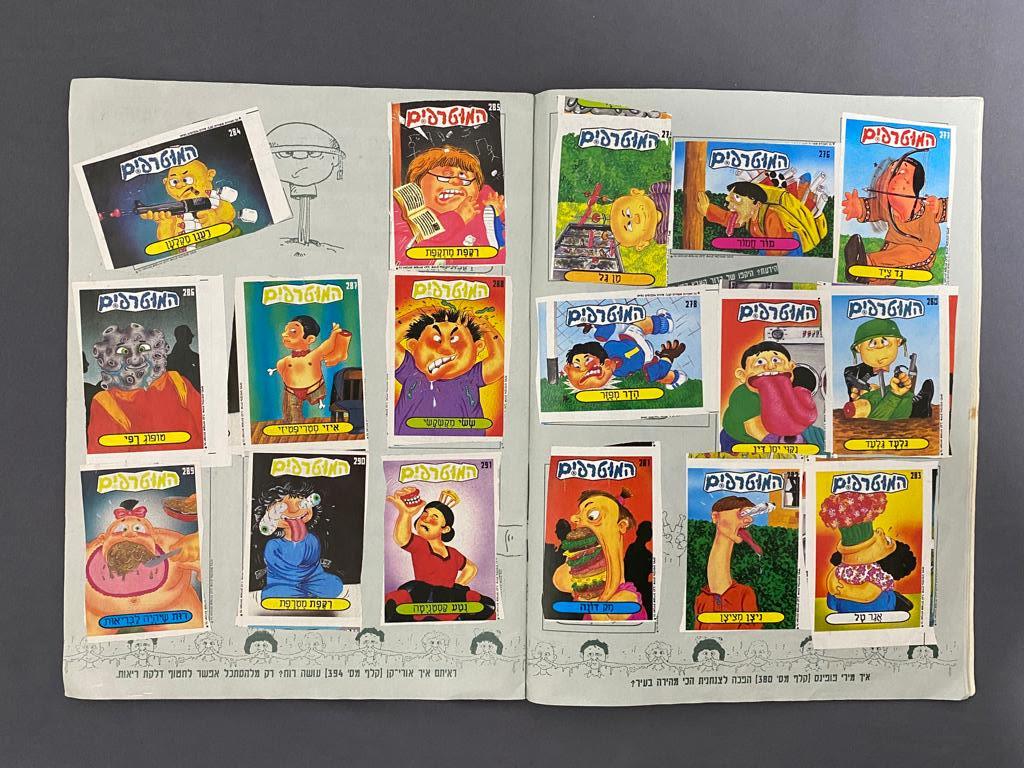אלבומי מדבקות - אלבום מדבקות המוטרפים 2, מלא ברובו, קרע בחלק התחתון של עמוד השדרה
73 מדבקות ... - 1 5