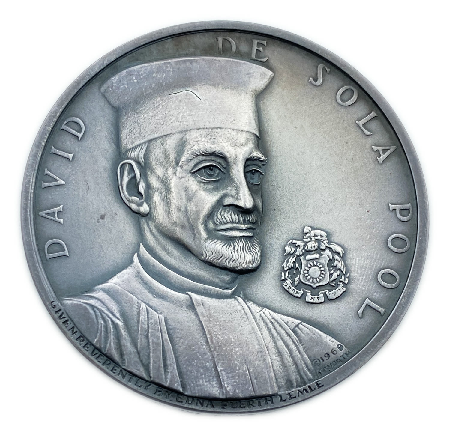 Israel - Medal of Rabbi de Sola Paul - silver 935, 117 g, 59 mm. Issue amount - only 285.
De Sola ... - 1 0