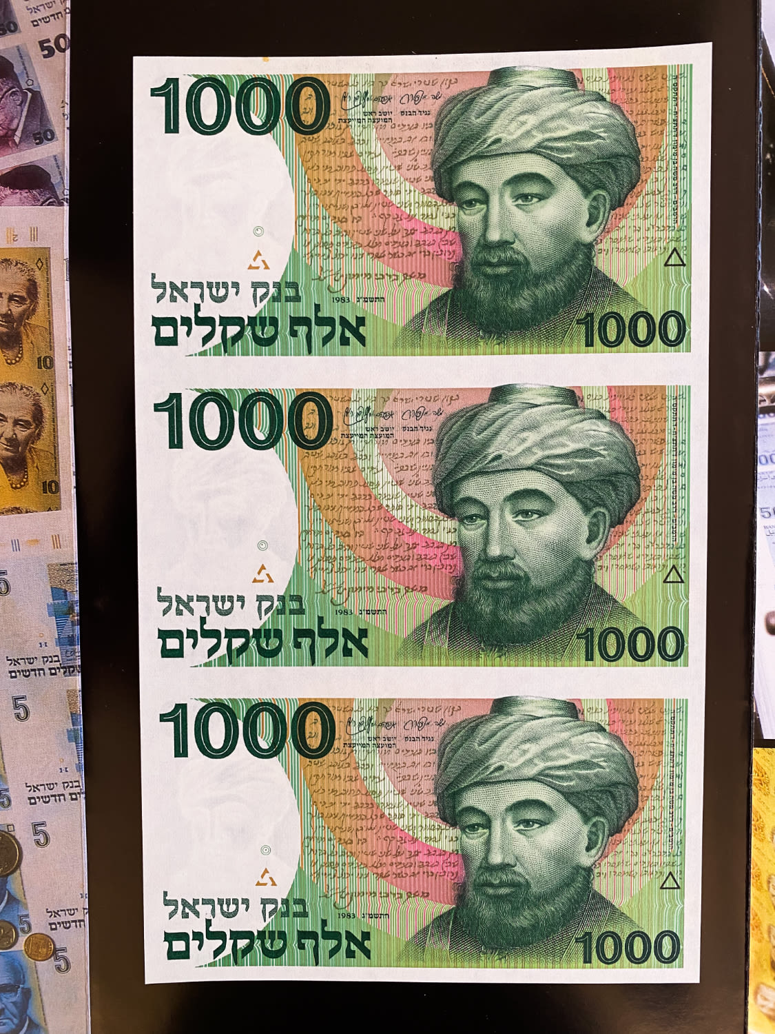 Israel - Sheet of 1000 Shekels 1983 - "Rarav"
One can see on the front of the note a vertical ... - 1 1