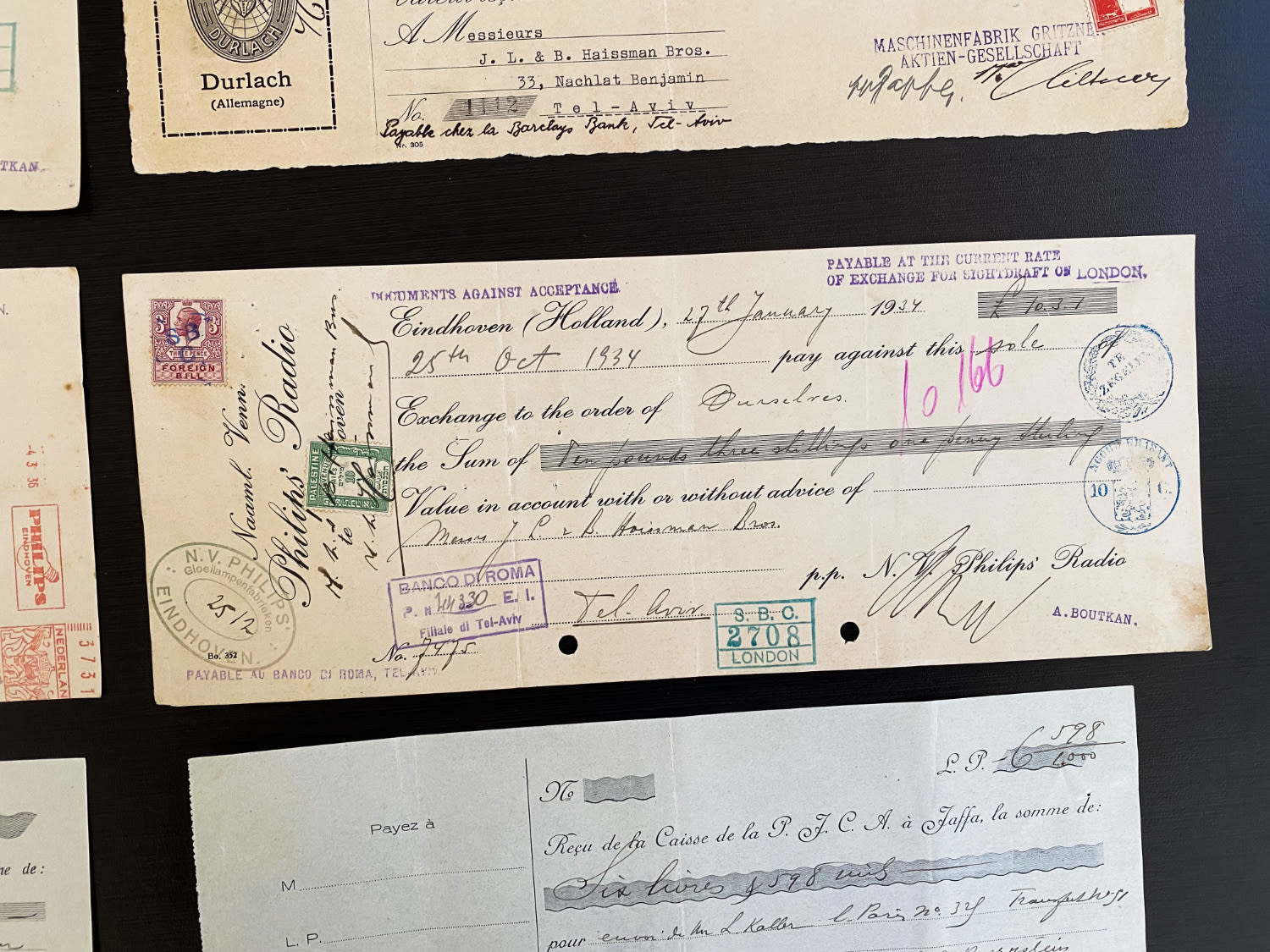 Israel / Palestine - A collection of 6 checks, some with stamps with "Tel Aviv" on them (branch?), some with ... - 1 5