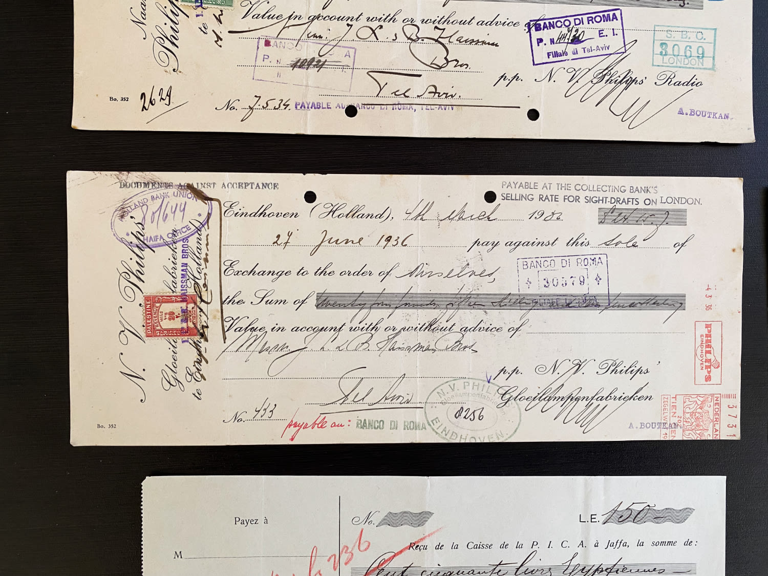 Israel / Palestine - A collection of 6 checks, some with stamps with "Tel Aviv" on them (branch?), some with ... - 1 2