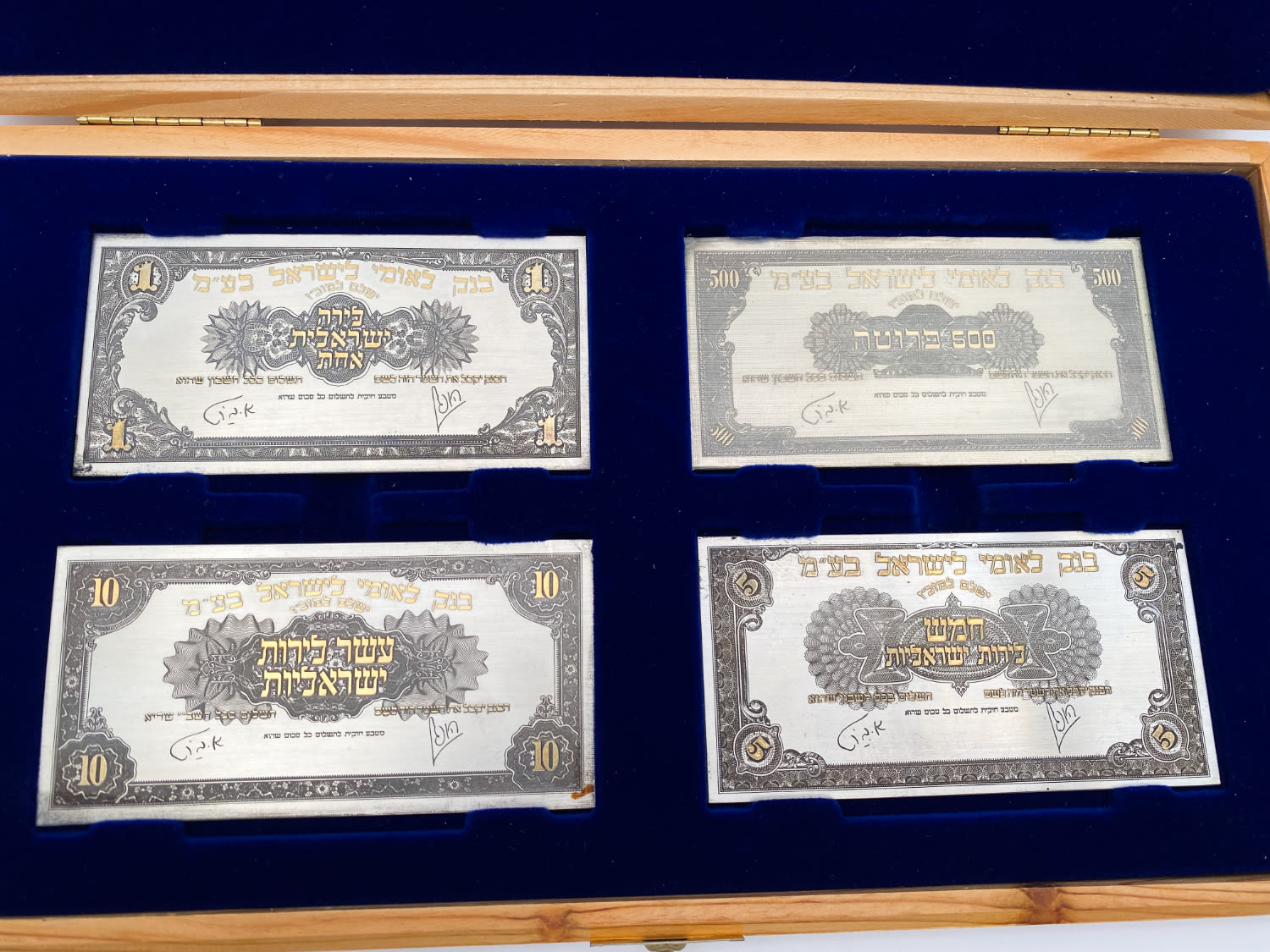 Israel - Set silver replica with gold plate - banknotes 1952.
A set of Leumi Bank banknotes ... - 1 2