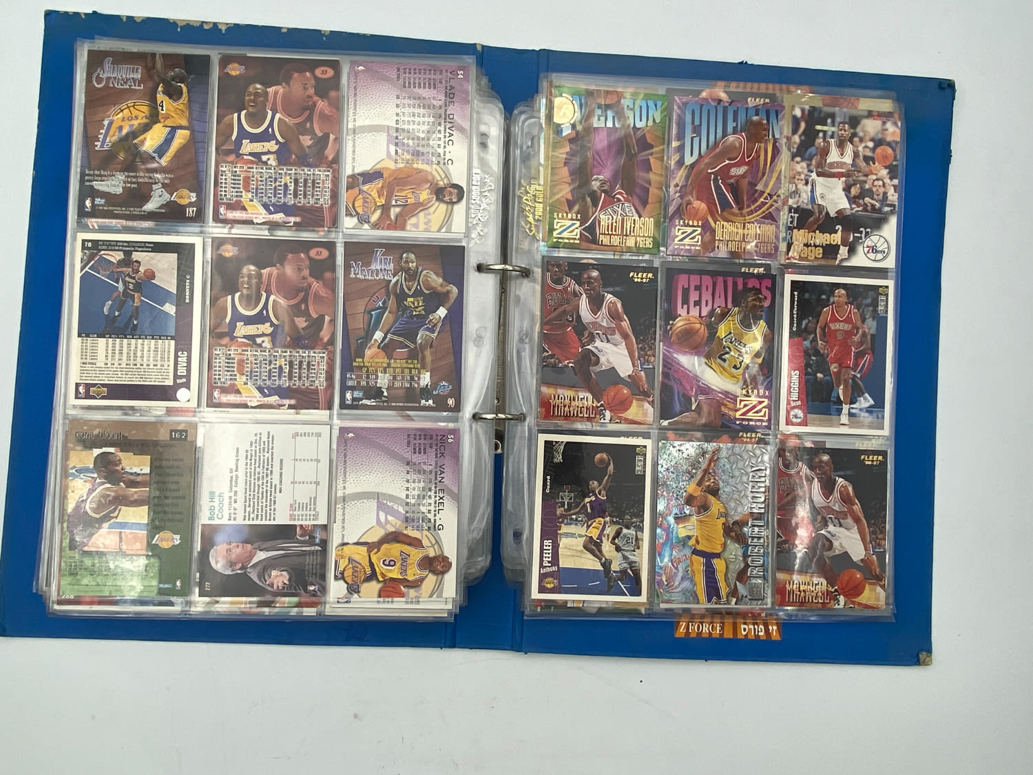 קלפי איסוף - לוט ענק של קלפי NBA, יותר מ- 800 קלפים, נתונים בקלסר ובדפים אשר שומרים מצב הקלפים - הזדמנות! התקבל ... - 1 7