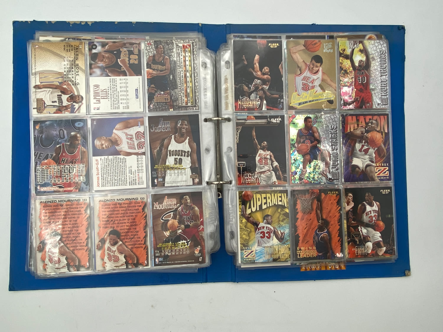 קלפי איסוף - לוט ענק של קלפי NBA, יותר מ- 800 קלפים, נתונים בקלסר ובדפים אשר שומרים מצב הקלפים - הזדמנות! התקבל ... - 1 16