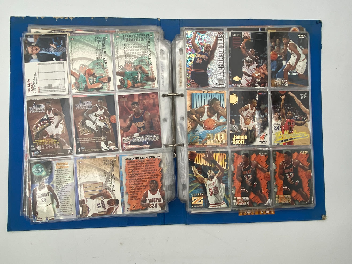 קלפי איסוף - לוט ענק של קלפי NBA, יותר מ- 800 קלפים, נתונים בקלסר ובדפים אשר שומרים מצב הקלפים - הזדמנות! התקבל ... - 1 17