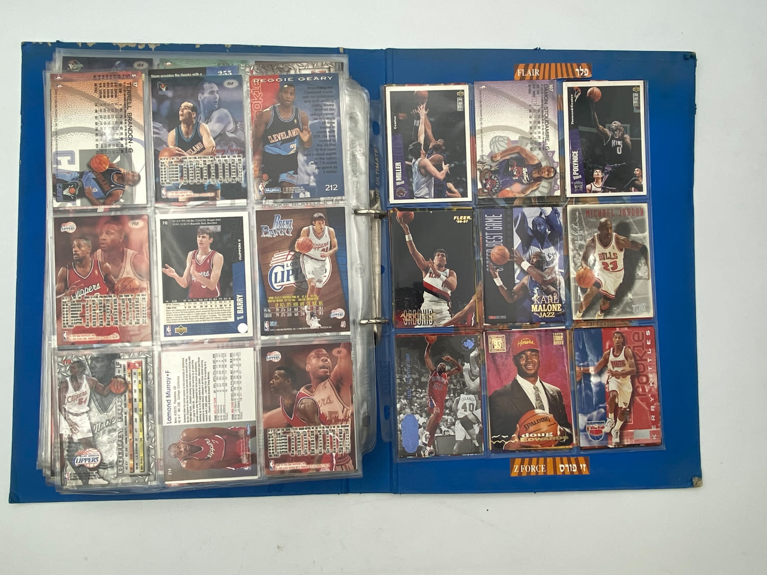 קלפי איסוף - לוט ענק של קלפי NBA, יותר מ- 800 קלפים, נתונים בקלסר ובדפים אשר שומרים מצב הקלפים - הזדמנות! התקבל ... - 1 1