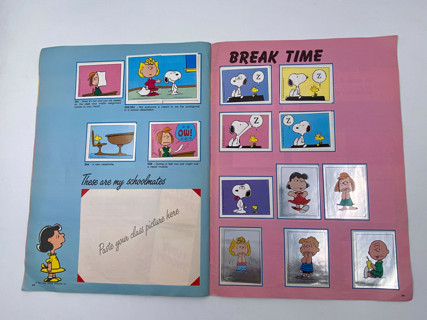 אלבומי מדבקות - אלבום מדבקות סנופי, "I love Snoopy", אנגלית - מלא - קשה להשגה
סנופי הוא שם כלב הביגל של ... - 1 7