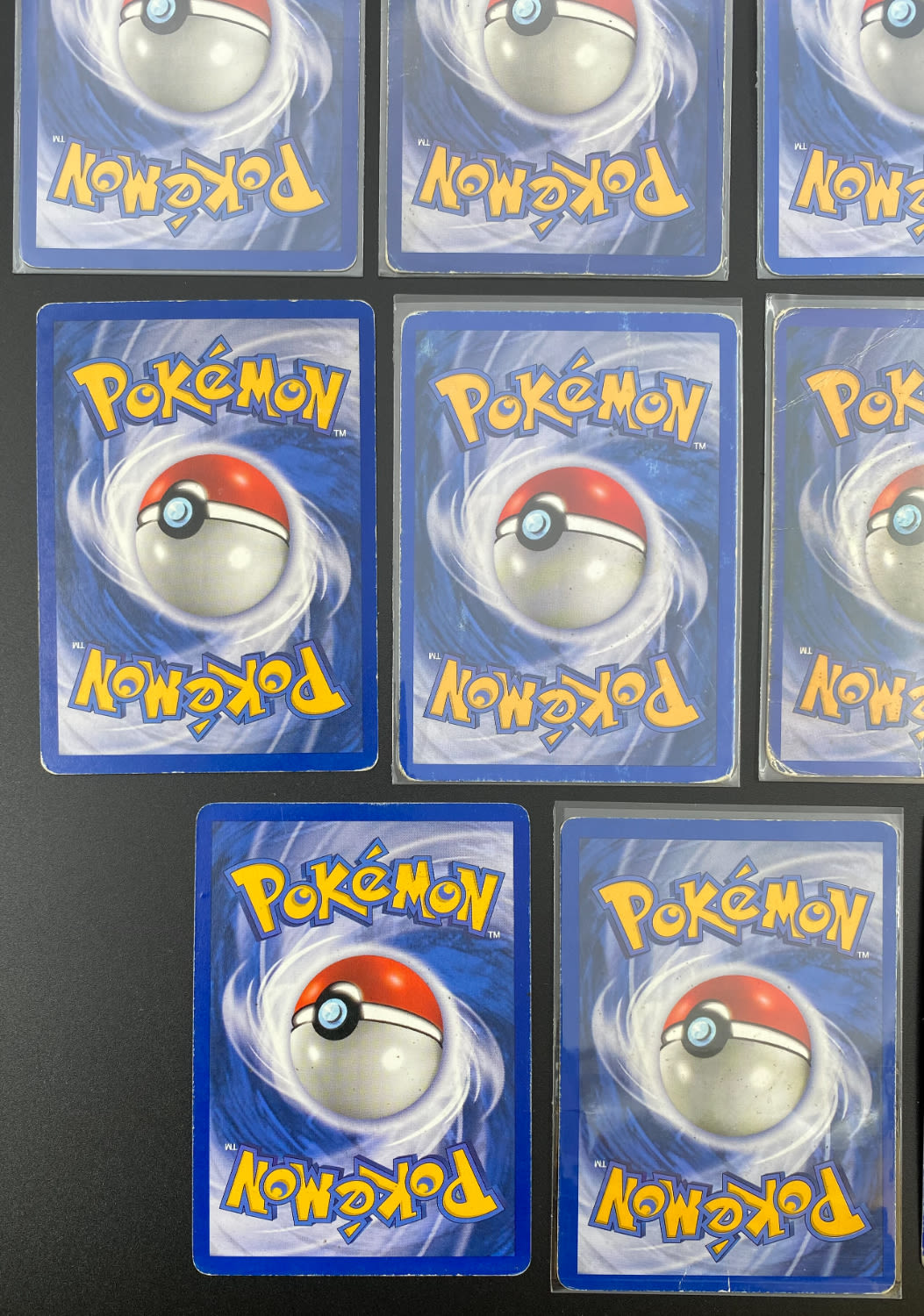 קלפי איסוף - לוט 15 קלפי פוקימון באנגלית - Rare + Holo Rare - Used - מהסט Fossil.
פוקימון (באנגלית: ... - 1 9