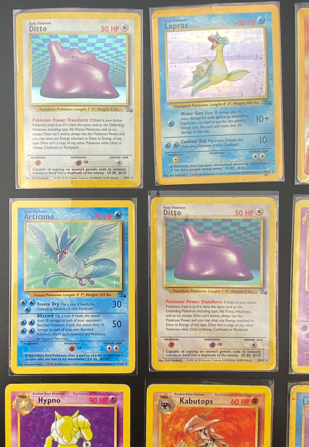 קלפי איסוף - לוט 15 קלפי פוקימון באנגלית - Rare + Holo Rare - Used - מהסט Fossil.
פוקימון (באנגלית: ... - 1 1