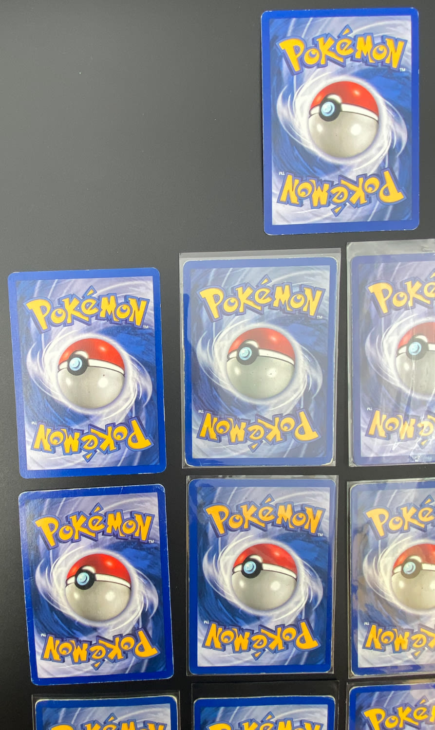 קלפי איסוף - לוט 17 קלפי פוקימון באנגלית - Rare + Holo Rare - Used - מהסט Jungle.
פוקימון (באנגלית: ... - 1 6