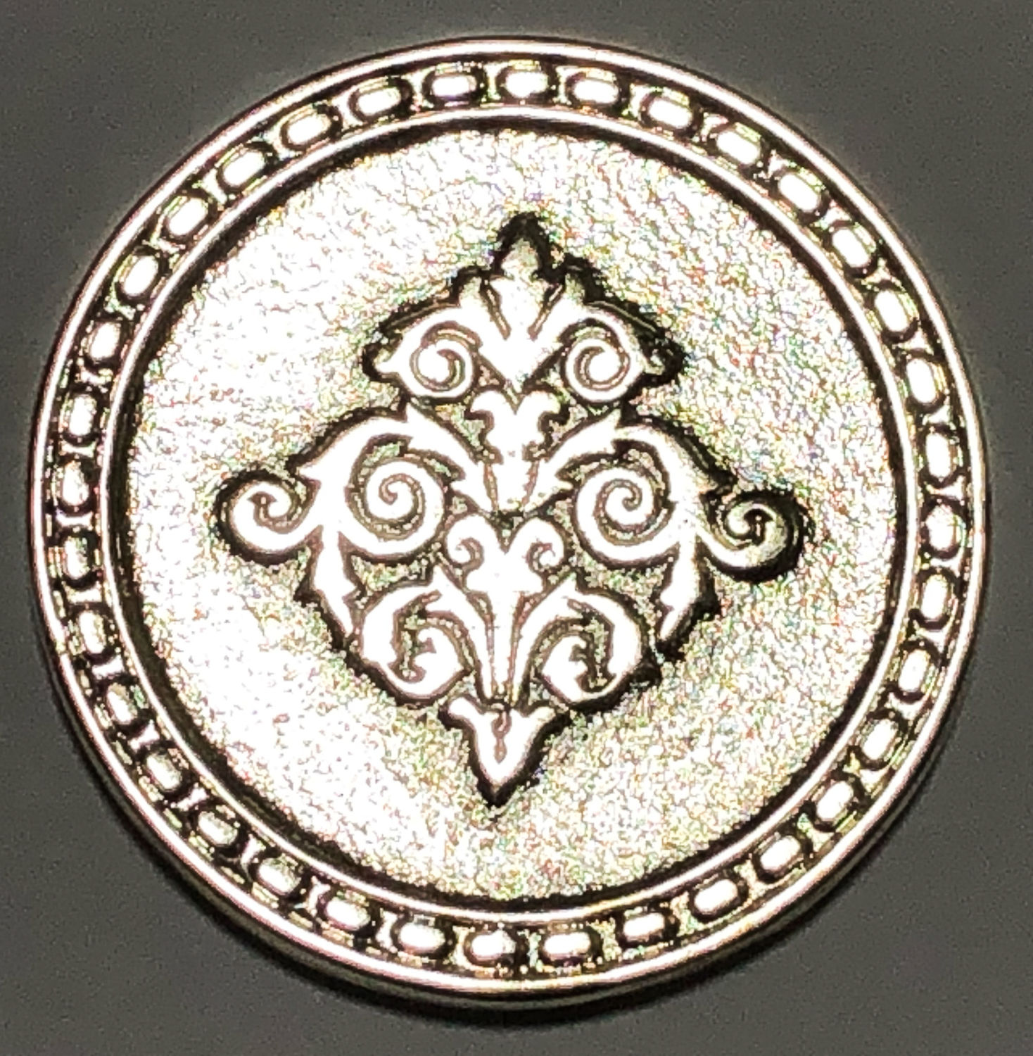 A token for success.
Front: The circumference of the token is decorated, and on the upper ... - 1 4