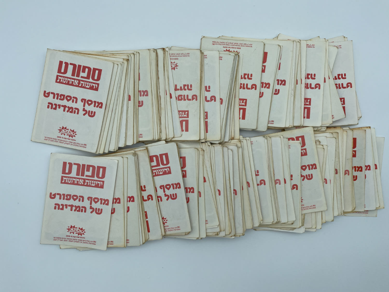 מדבקות לאלבומים - כ- 300 מדבקות לאלבום סופרגול, עונה 2005-2006 - דבק מקורי
סוּפרגוֹל הוא שמו של אלבום ... - 1 1