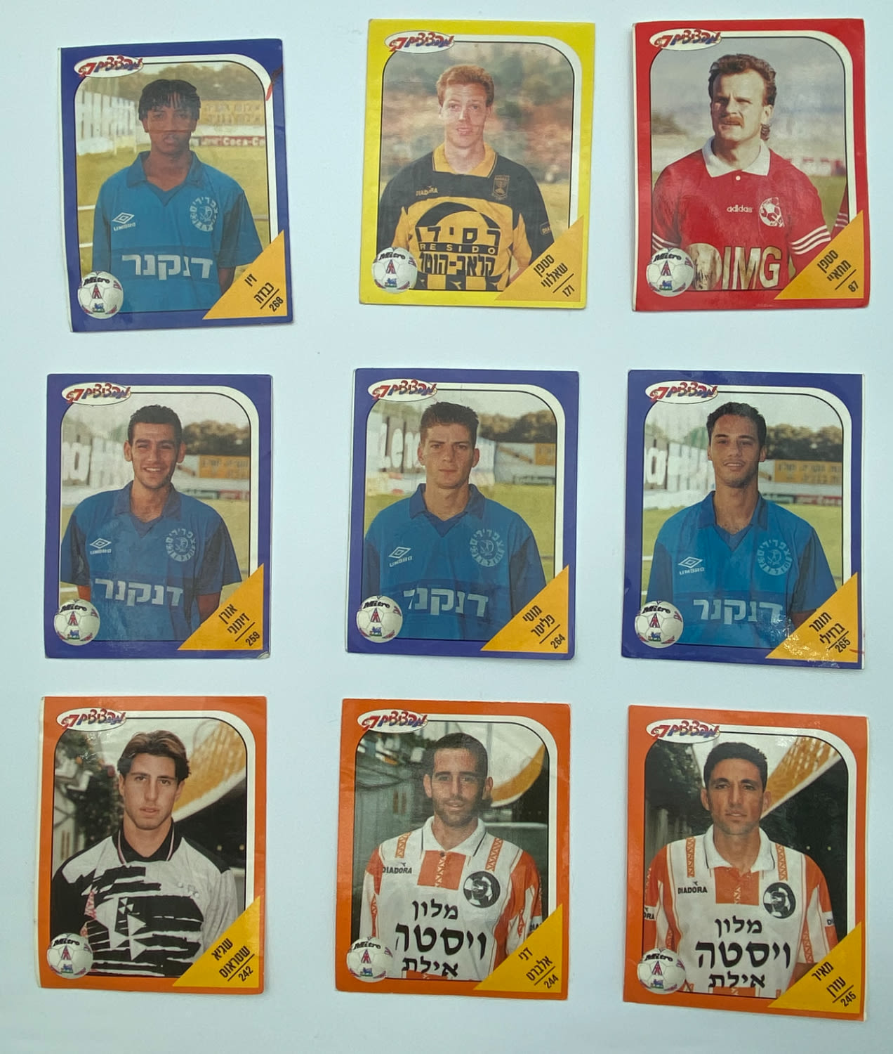 מדבקות לאלבומים - מקבץ 9 קלפים שונים, מפציצים 97 - עונה 1997-1998 - לוט 1
הקלפים למעשה קדמו לאלבומי ... - 1 0