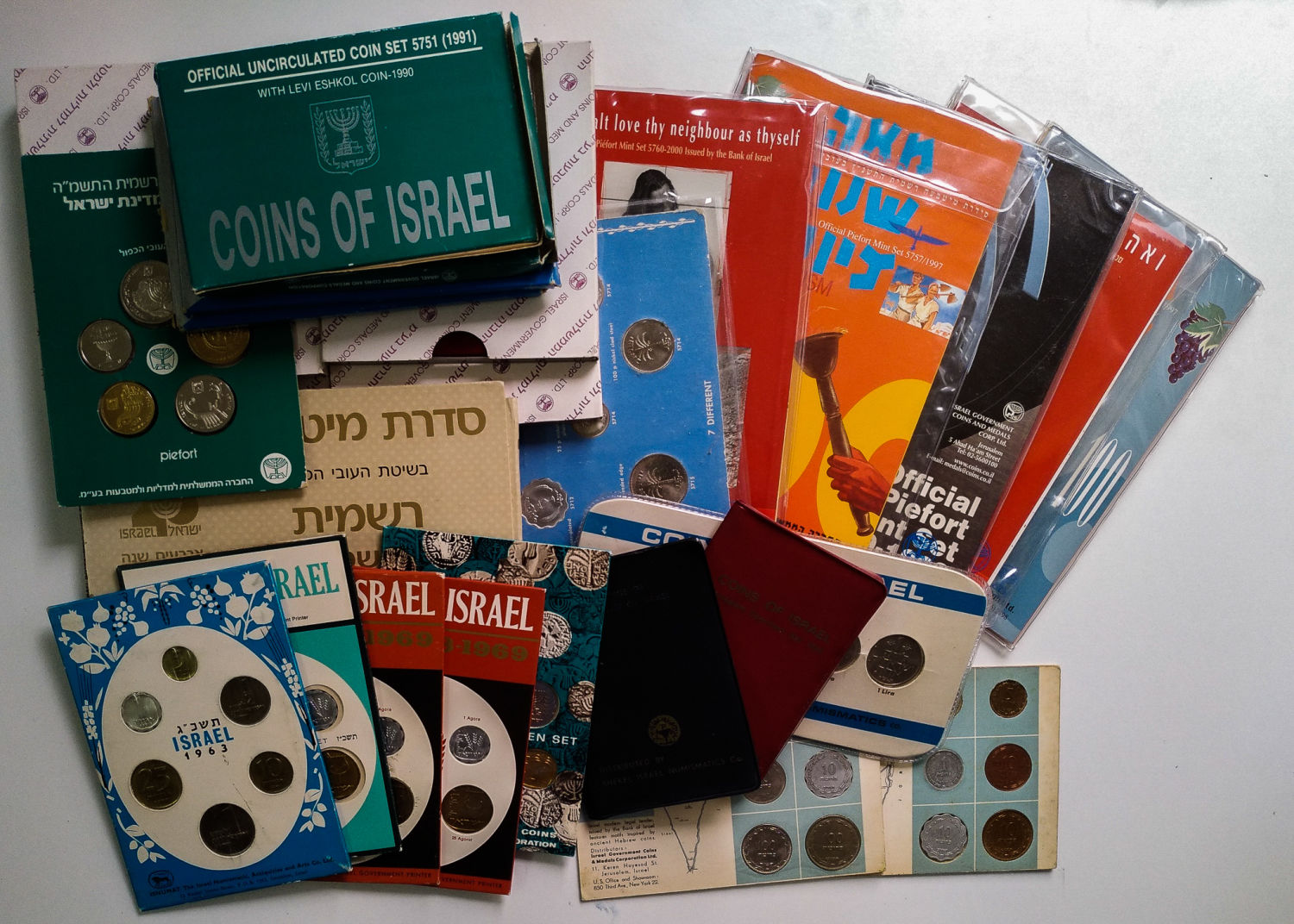 Israel - Lot of private and government coins sets.