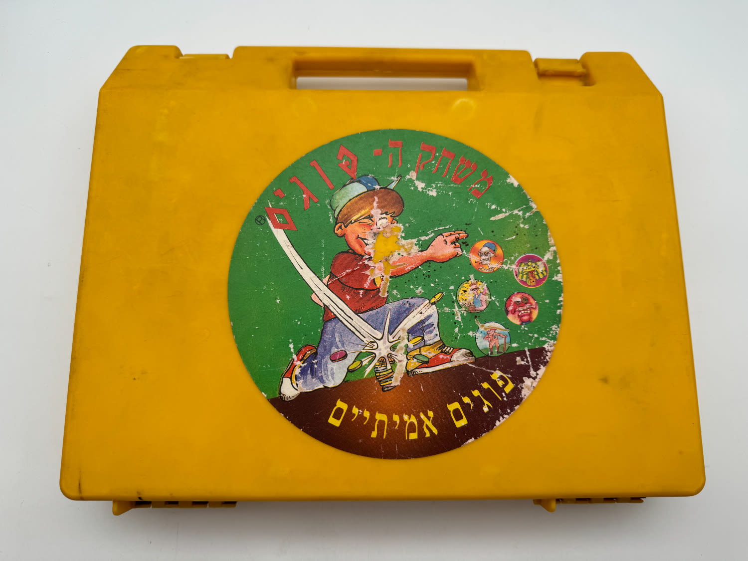 פוגים - מזוודה צהובה של "משחק הפוגים", ריקה, במצב משומש - מזוודה נדירה
המשחק שכבש את ילדי שנות ...