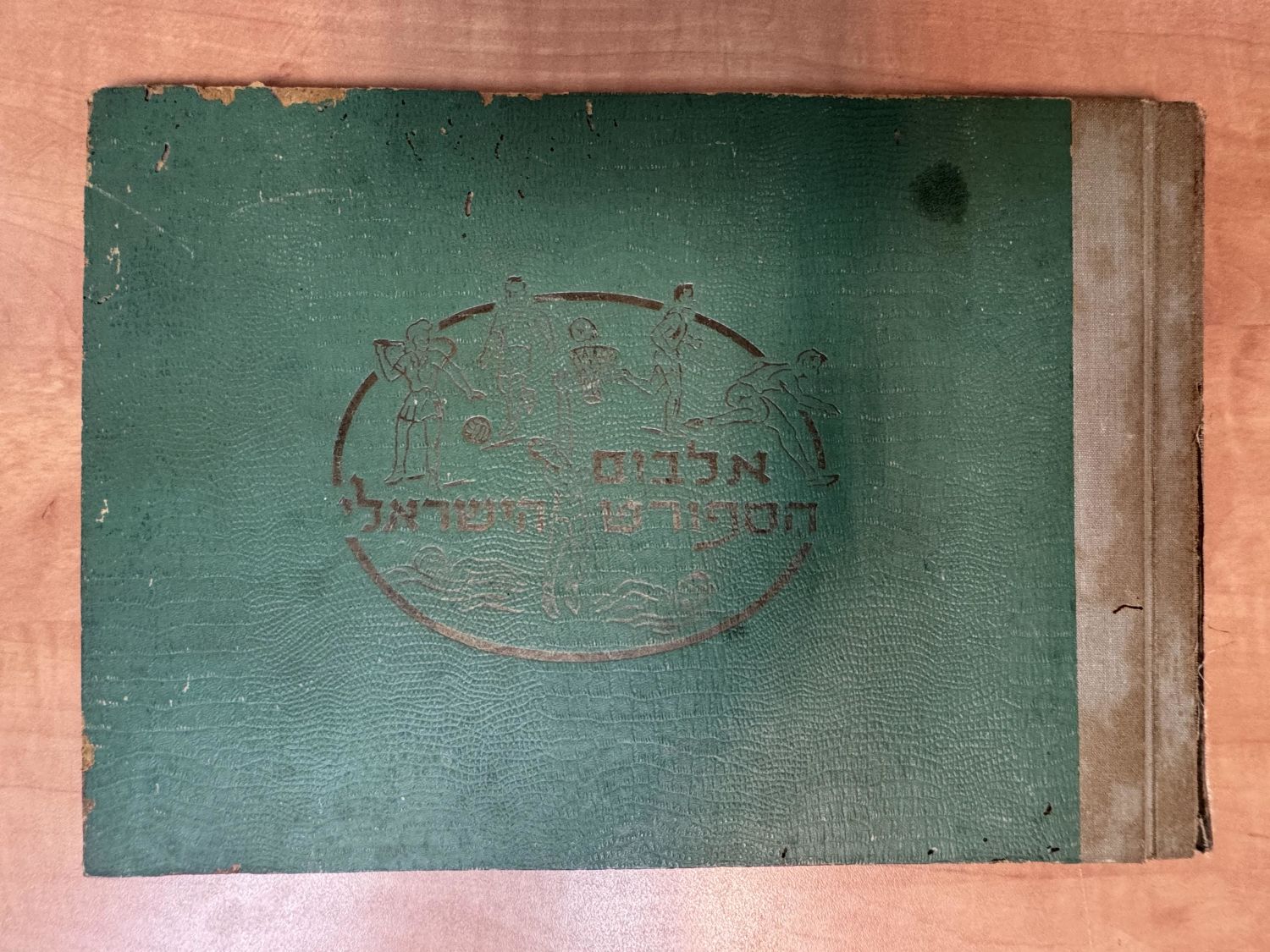 אלבומי מדבקות - אלבום הספורט הישראלי - 1954 - מלא ללא חוסרים
ענפי ספורט:
כדורגל ... - 1 0